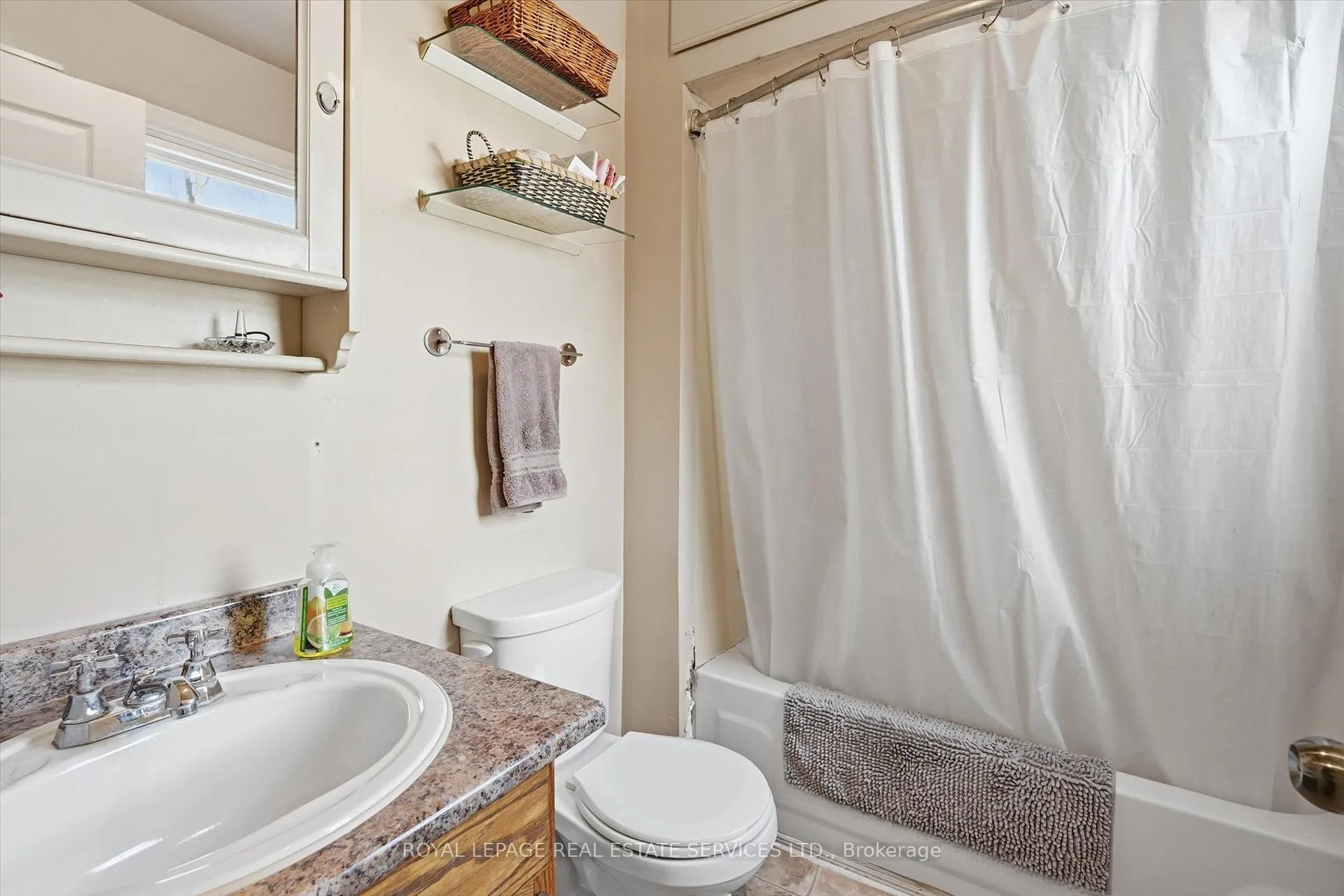 Photo 17 of 151 Westside Drive, Oakville, Central — HOMEH