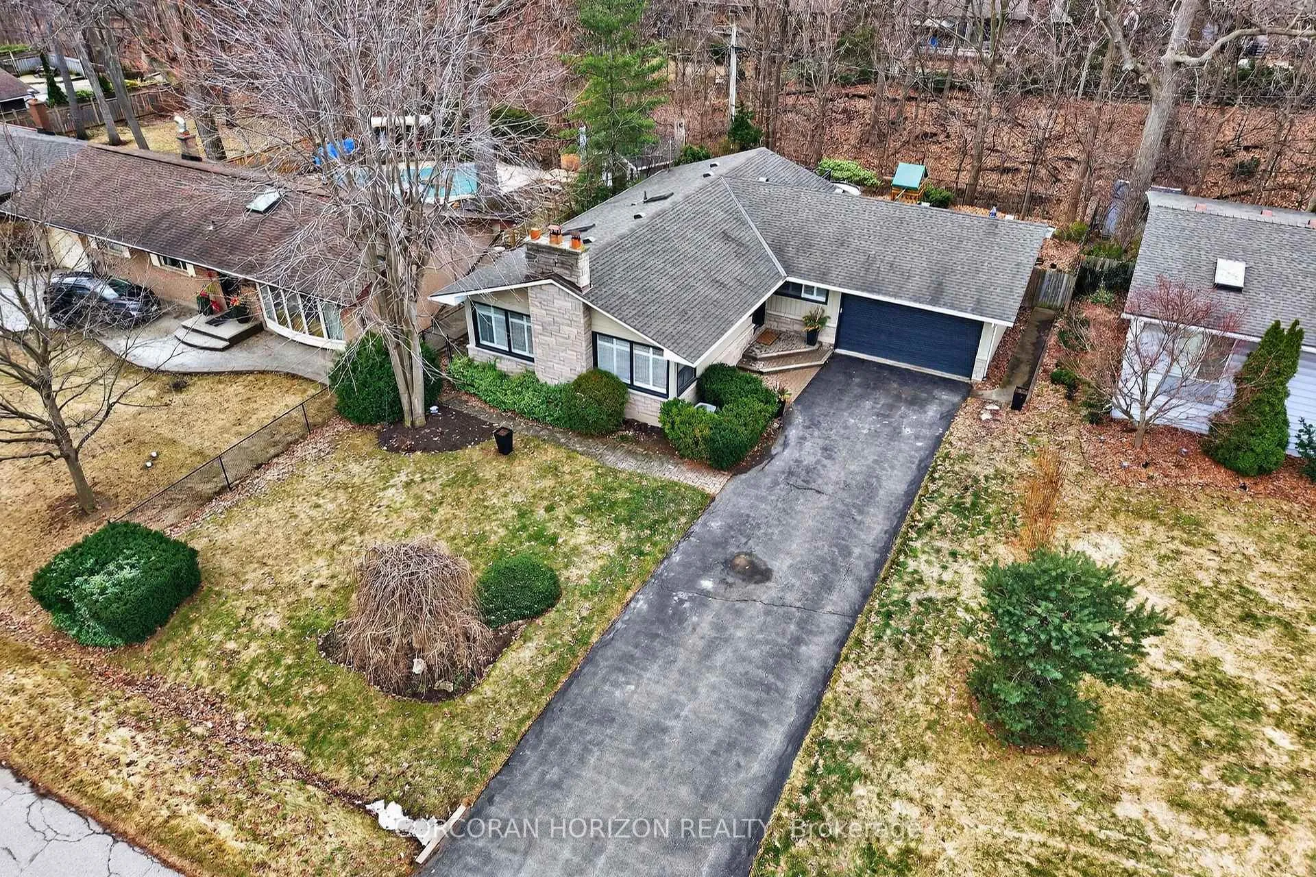 Photo 3 of 1260 Elgin Crescent, Oakville, Falgarwood — HOMEH