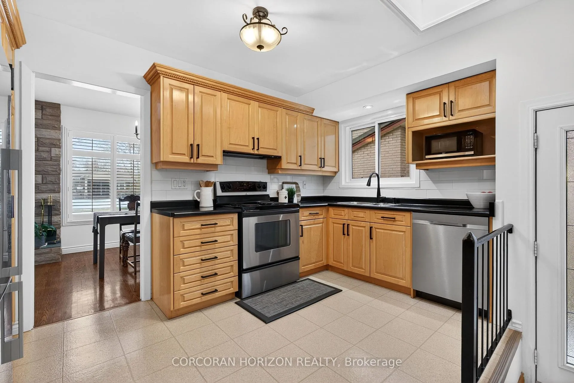 Photo 10 of 1260 Elgin Crescent, Oakville, Falgarwood — HOMEH