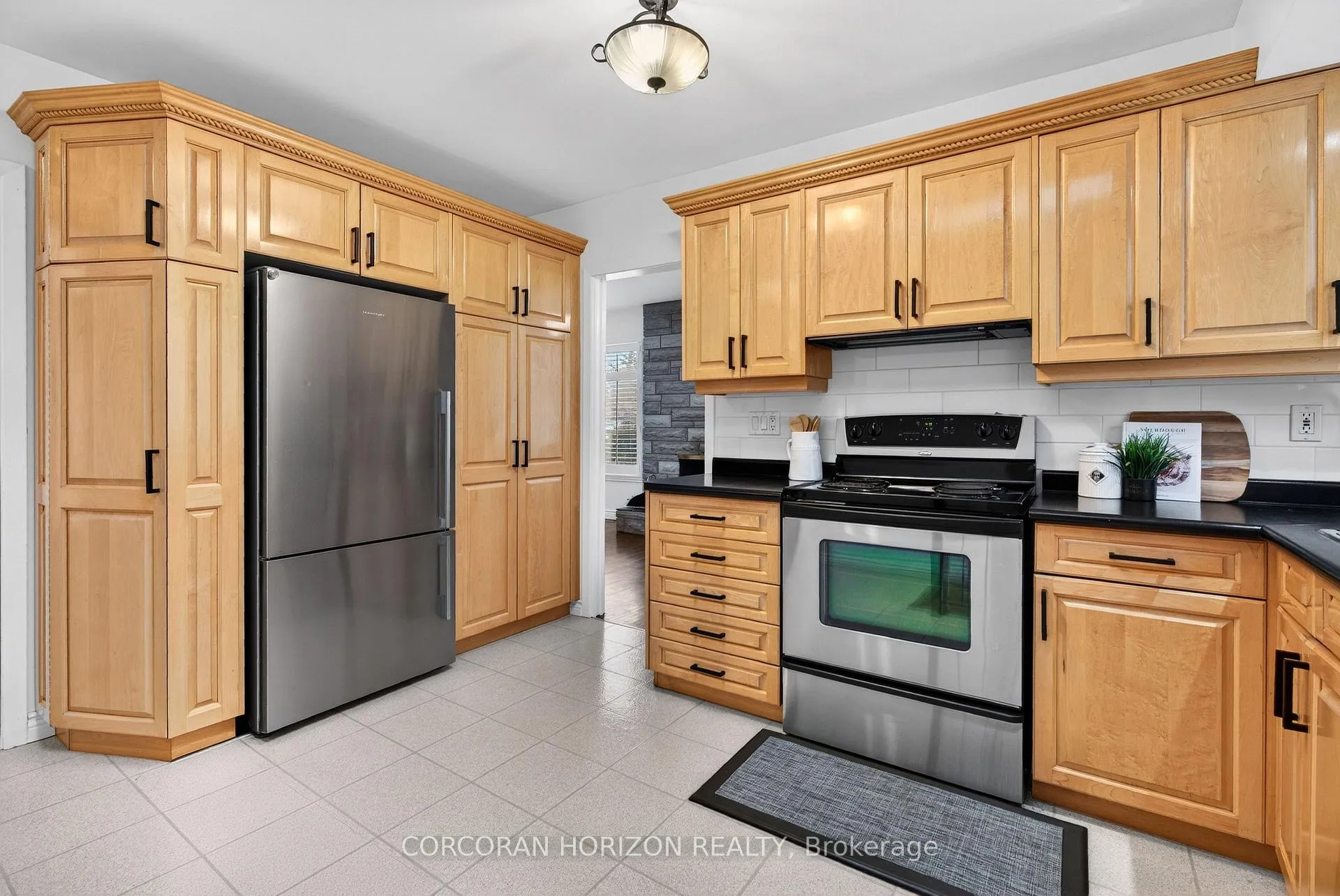 Photo 11 of 1260 Elgin Crescent, Oakville, Falgarwood — HOMEH