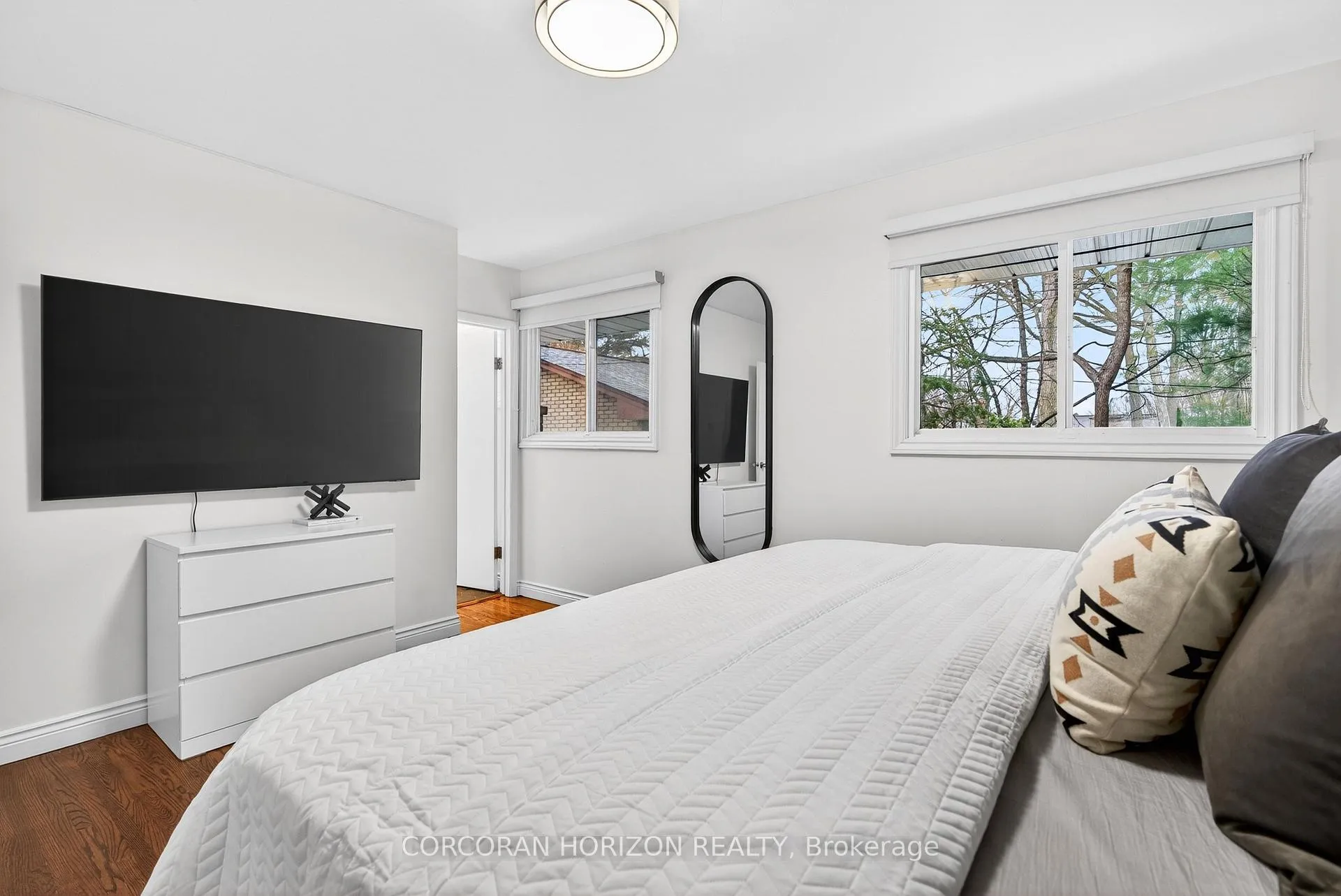 Photo 15 of 1260 Elgin Crescent, Oakville, Falgarwood — HOMEH