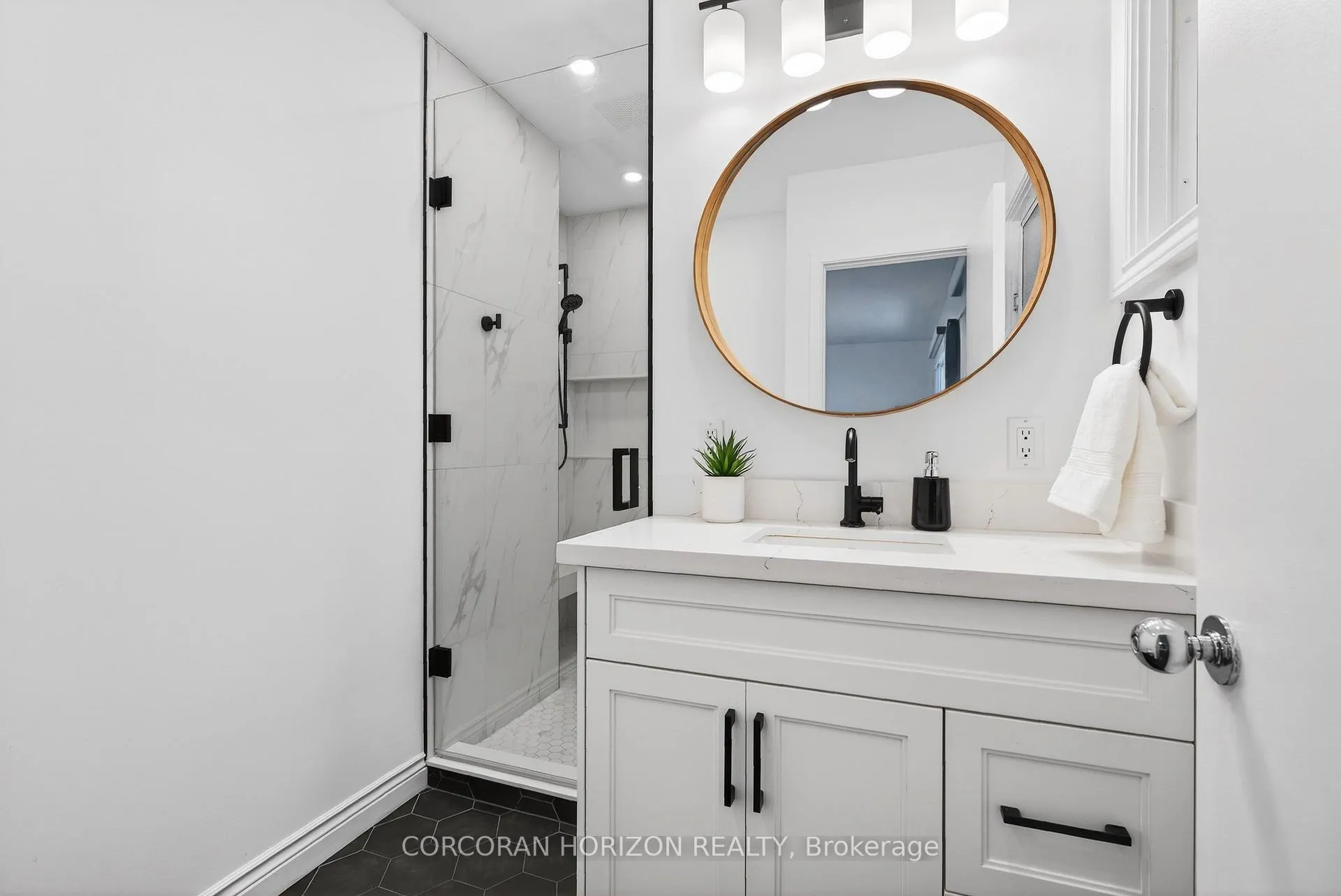 Photo 17 of 1260 Elgin Crescent, Oakville, Falgarwood — HOMEH