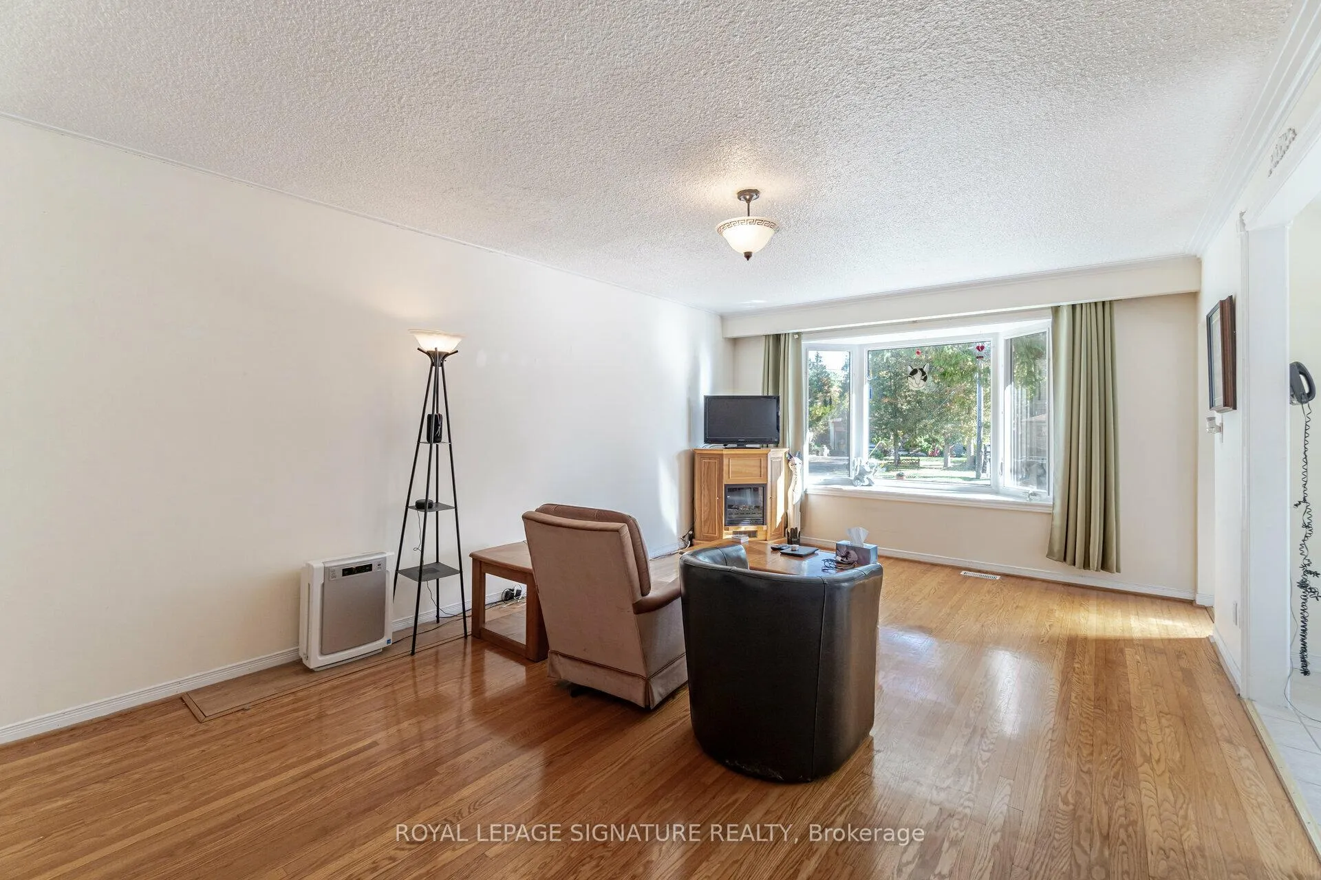 Photo 11 of 34 Ivan Road, Scarborough, Centennial Scarborough — HOMEH