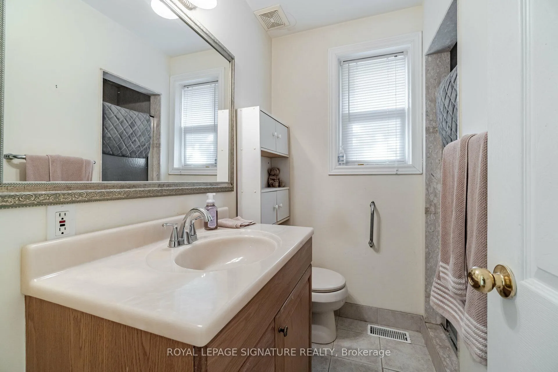 Photo 20 of 34 Ivan Road, Scarborough, Centennial Scarborough — HOMEH