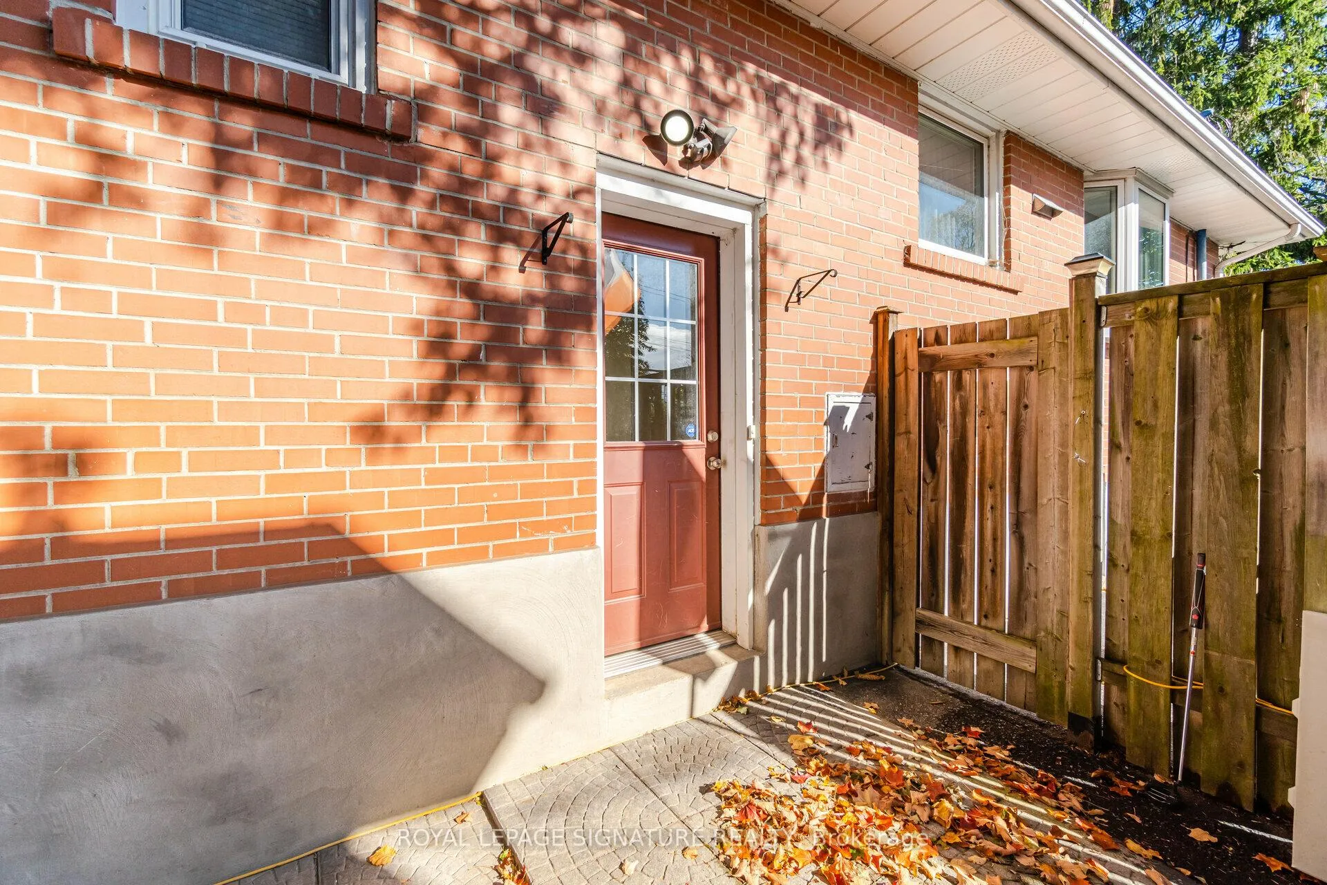 Photo 21 of 34 Ivan Road, Scarborough, Centennial Scarborough — HOMEH