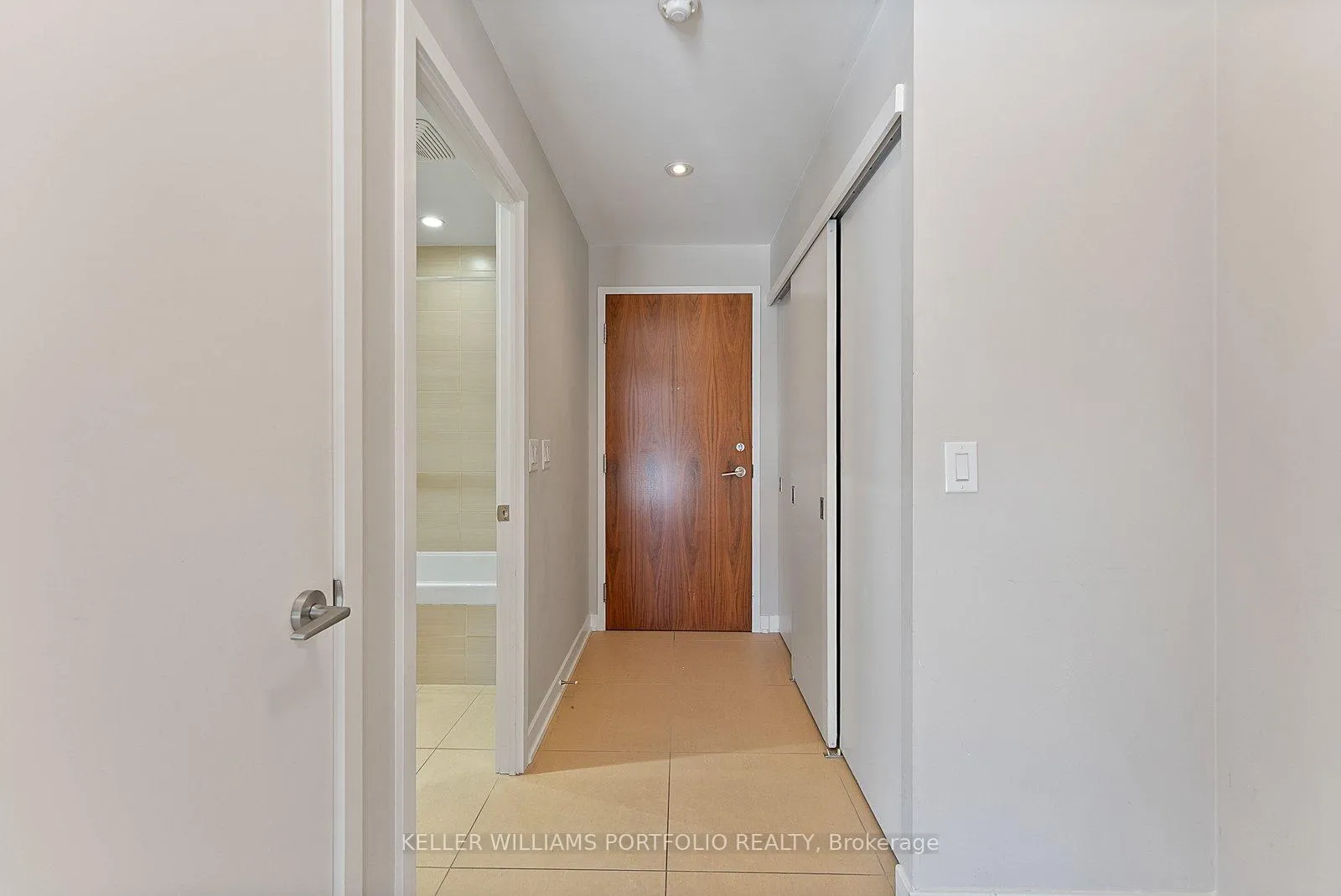 Photo 3 of Unit 404, 3 Market Street, Toronto, Waterfront Communities — HOMEH
