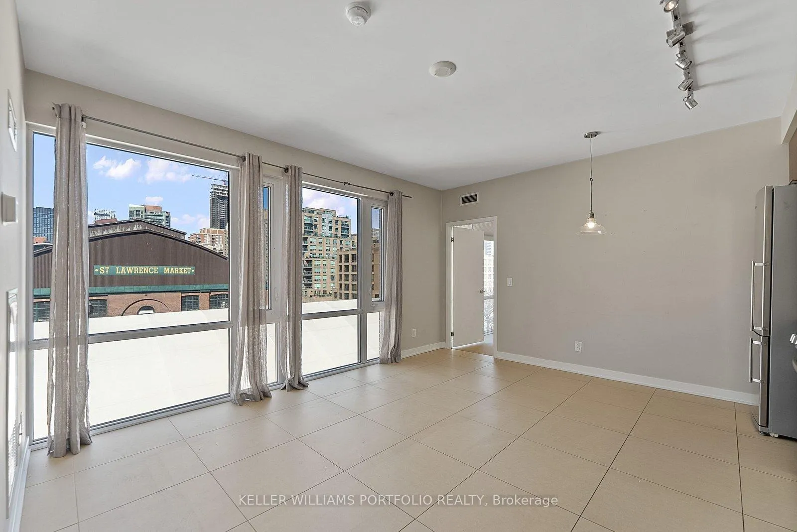 Photo 6 of Unit 404, 3 Market Street, Toronto, Waterfront Communities — HOMEH