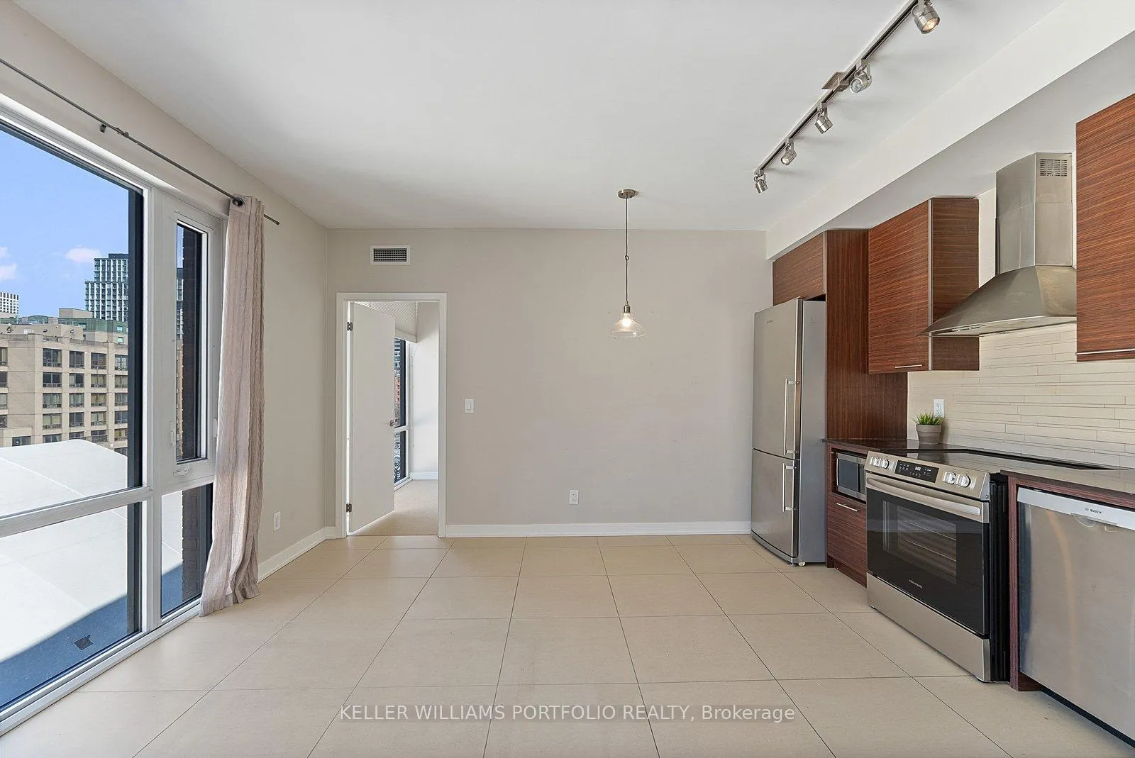 Photo 7 of Unit 404, 3 Market Street, Toronto, Waterfront Communities — HOMEH