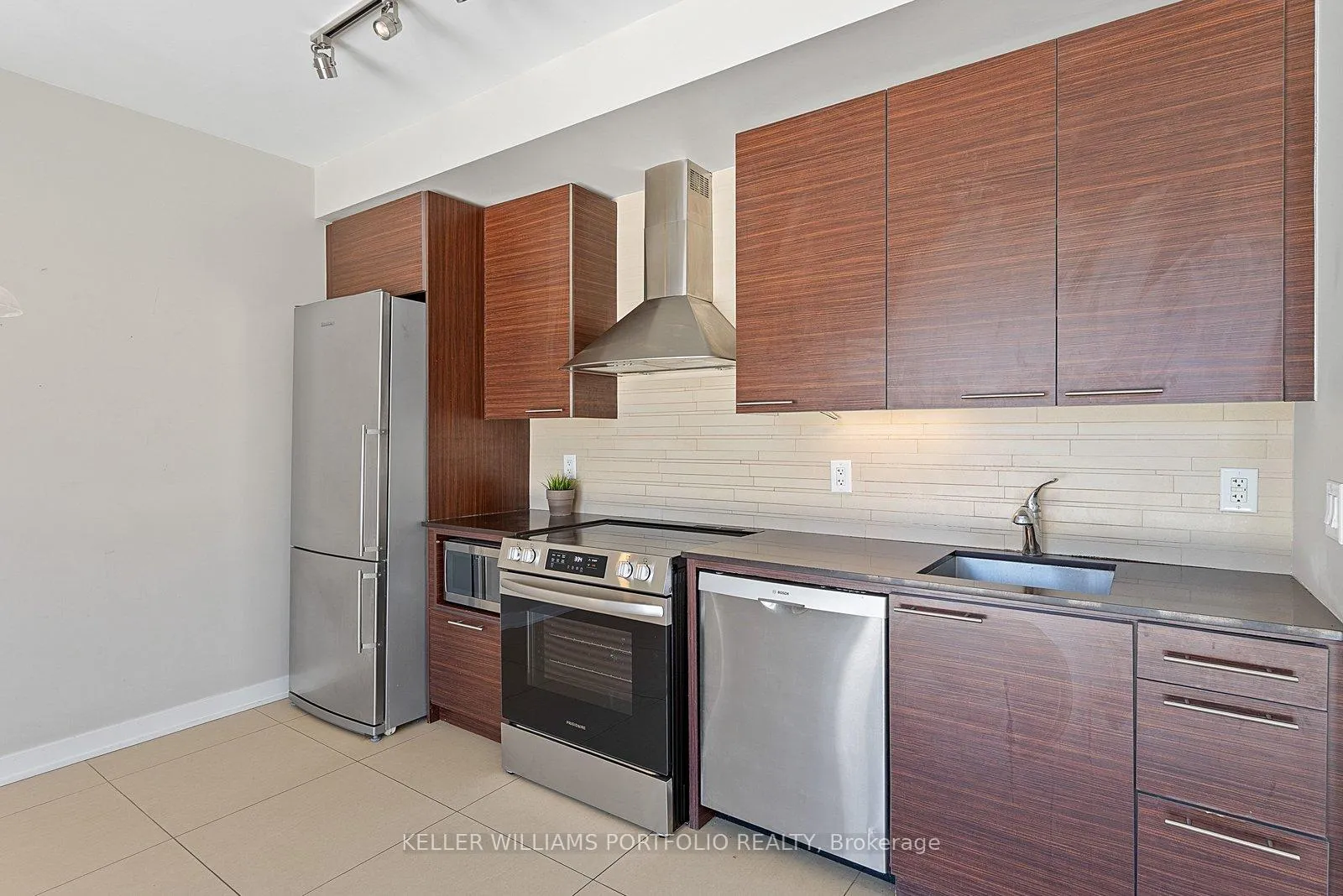 Photo 12 of Unit 404, 3 Market Street, Toronto, Waterfront Communities — HOMEH