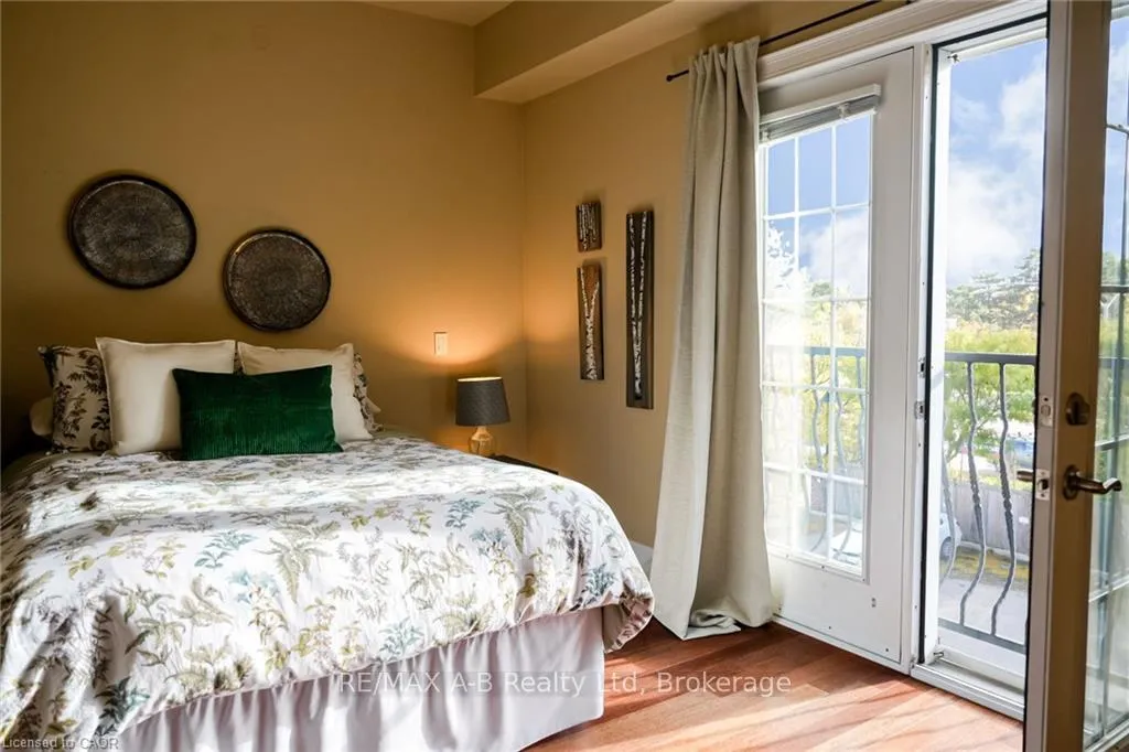 Photo 4 of Unit 305, 555 King Street E, Kitchener — HOMEH
