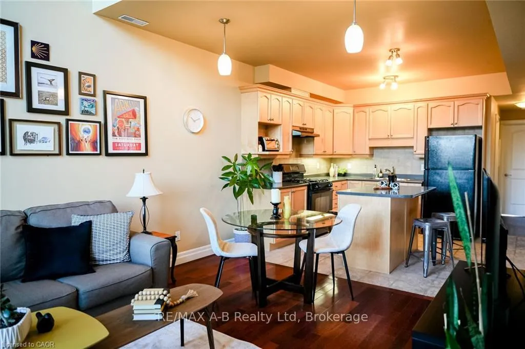 Photo 7 of Unit 305, 555 King Street E, Kitchener — HOMEH
