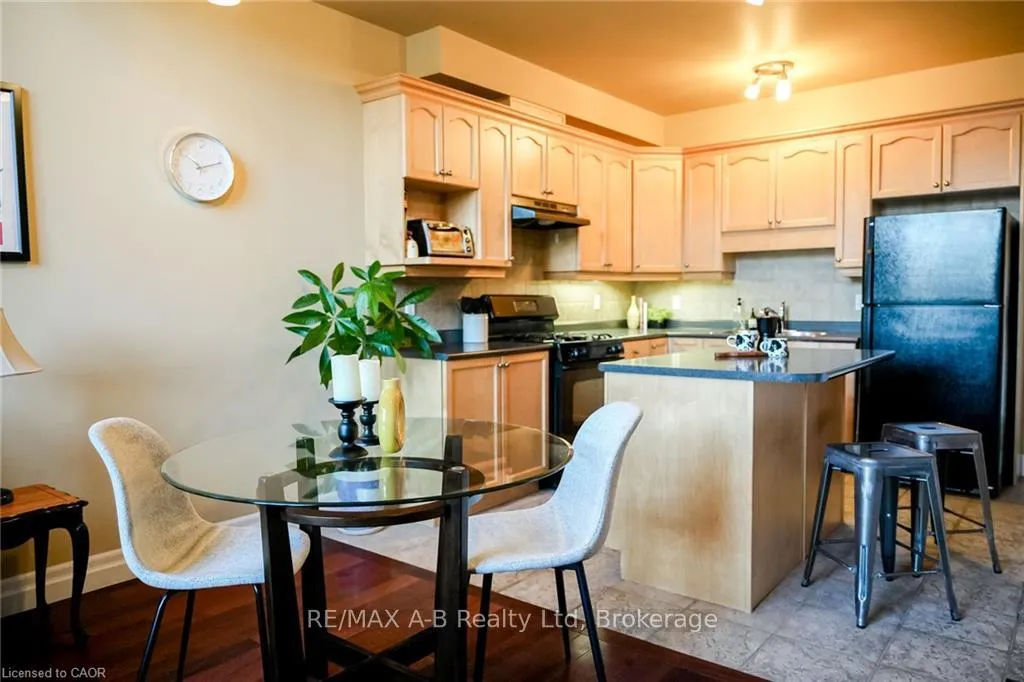 Photo 13 of Unit 305, 555 King Street E, Kitchener — HOMEH