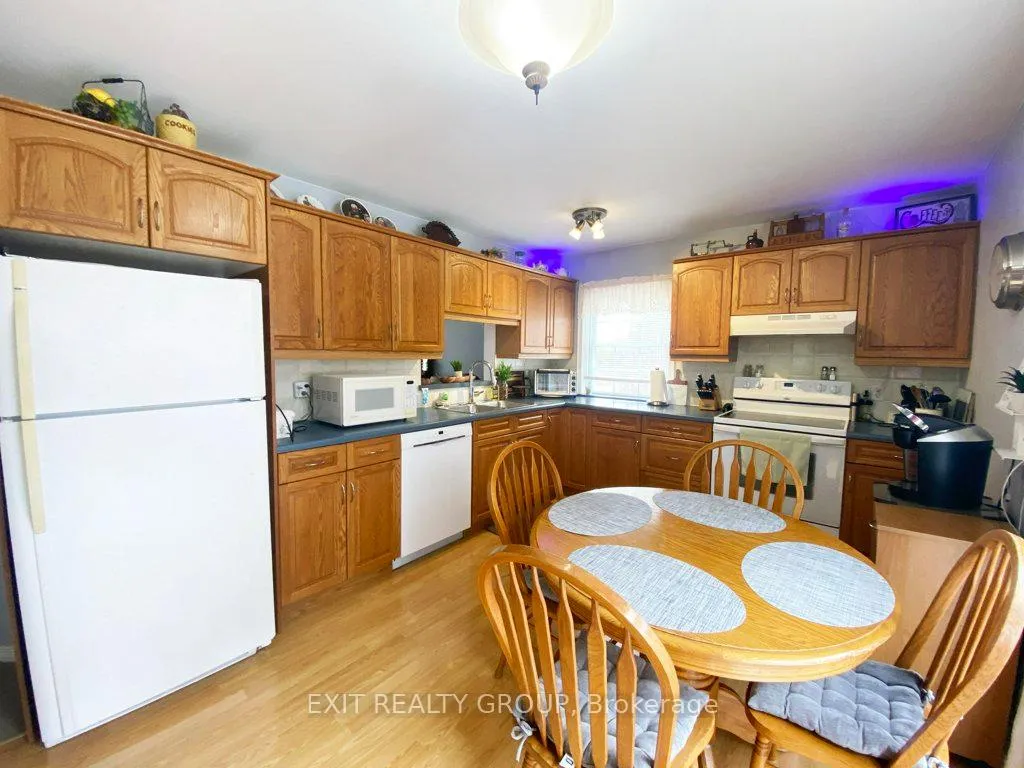Photo 10 of 40 Zion Road, Quinte West, Murray Ward — HOMEH
