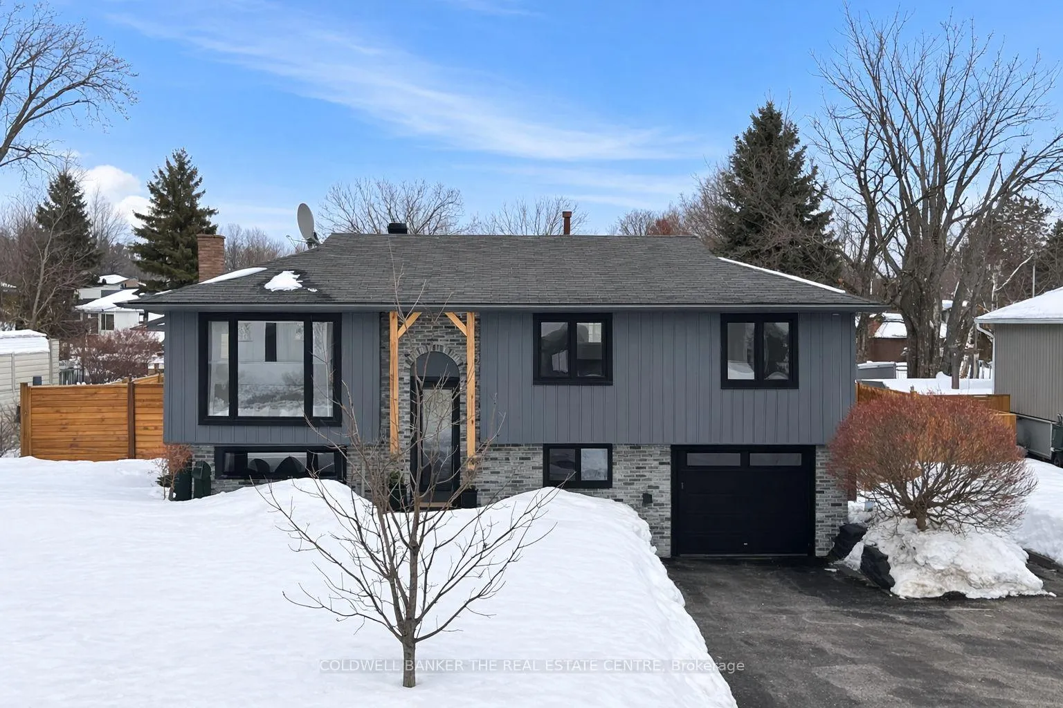 Photo 1 of 241 Cedar Crescent, Barrie, Bayshore — HOMEH