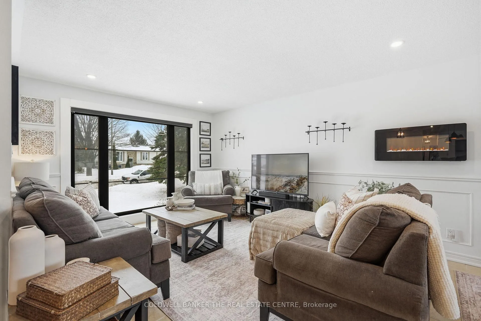 Photo 4 of 241 Cedar Crescent, Barrie, Bayshore — HOMEH