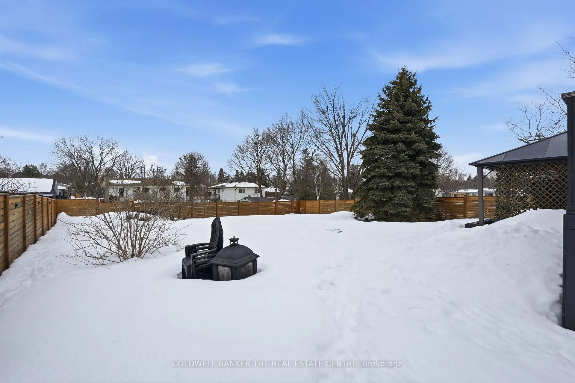 Photo 17 of 241 Cedar Crescent, Barrie, Bayshore — HOMEH