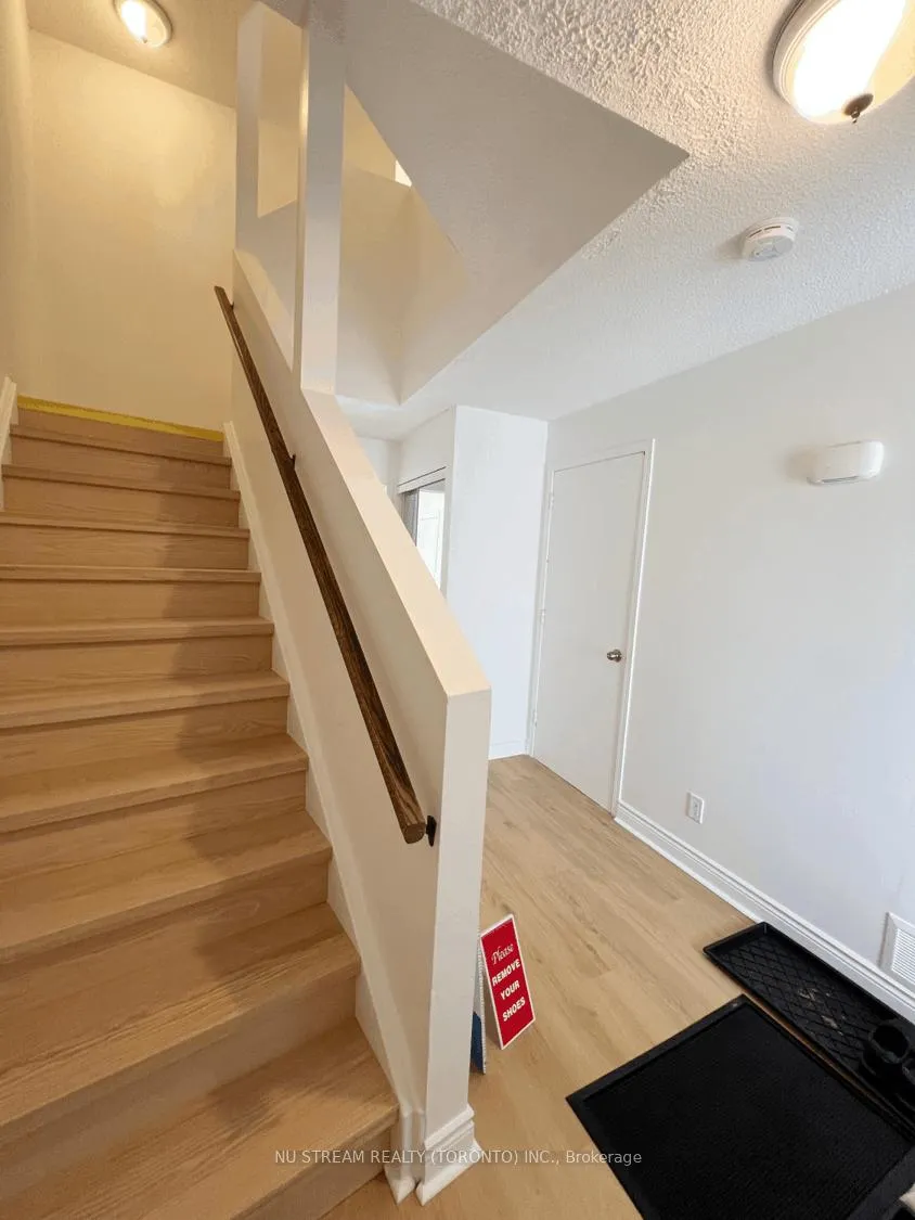 Photo 3 of Unit 16, 16 Ashton Crescent, Brampton, Central Park — HOMEH