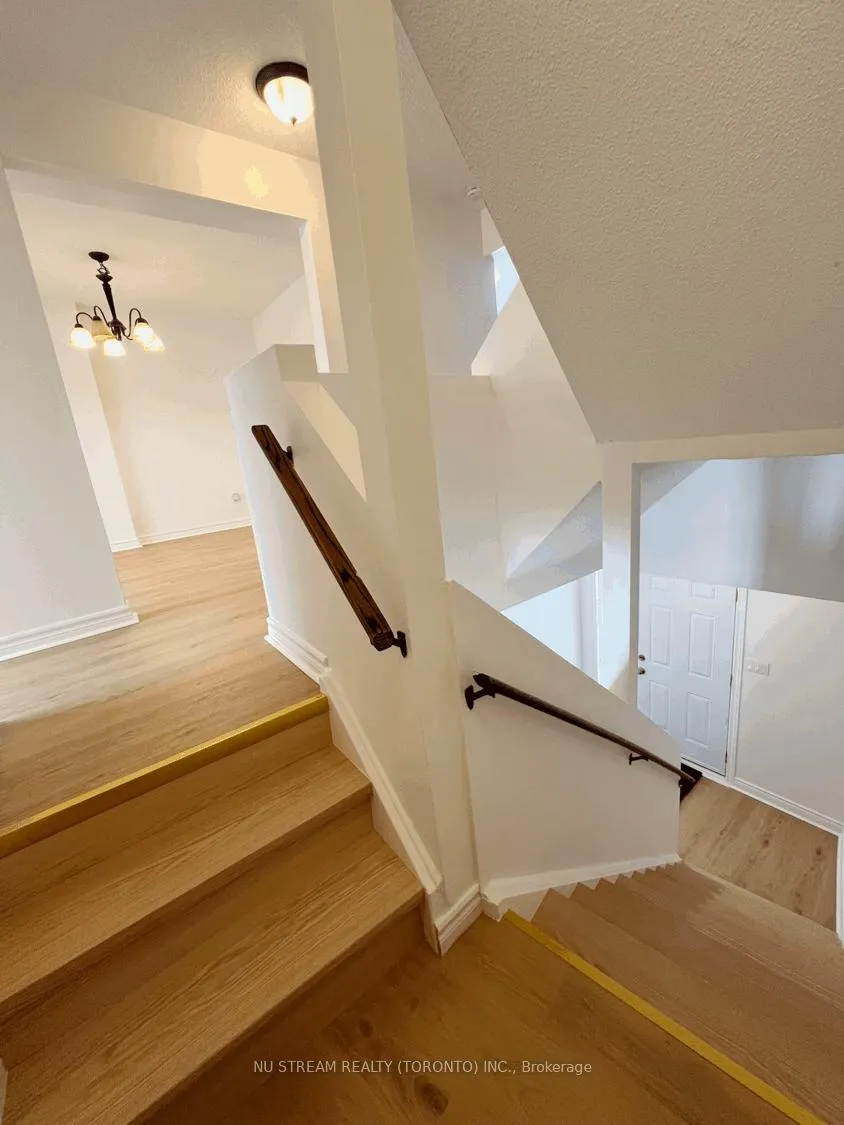 Photo 4 of Unit 16, 16 Ashton Crescent, Brampton, Central Park — HOMEH