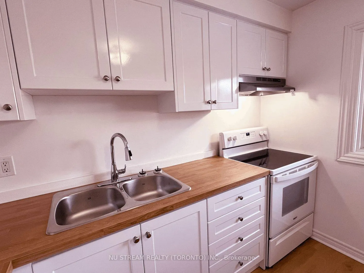 Photo 9 of Unit 16, 16 Ashton Crescent, Brampton, Central Park — HOMEH