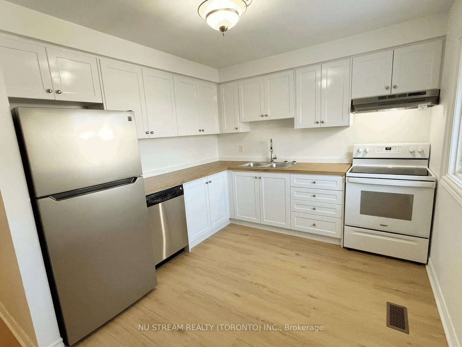 Photo 10 of Unit 16, 16 Ashton Crescent, Brampton, Central Park — HOMEH