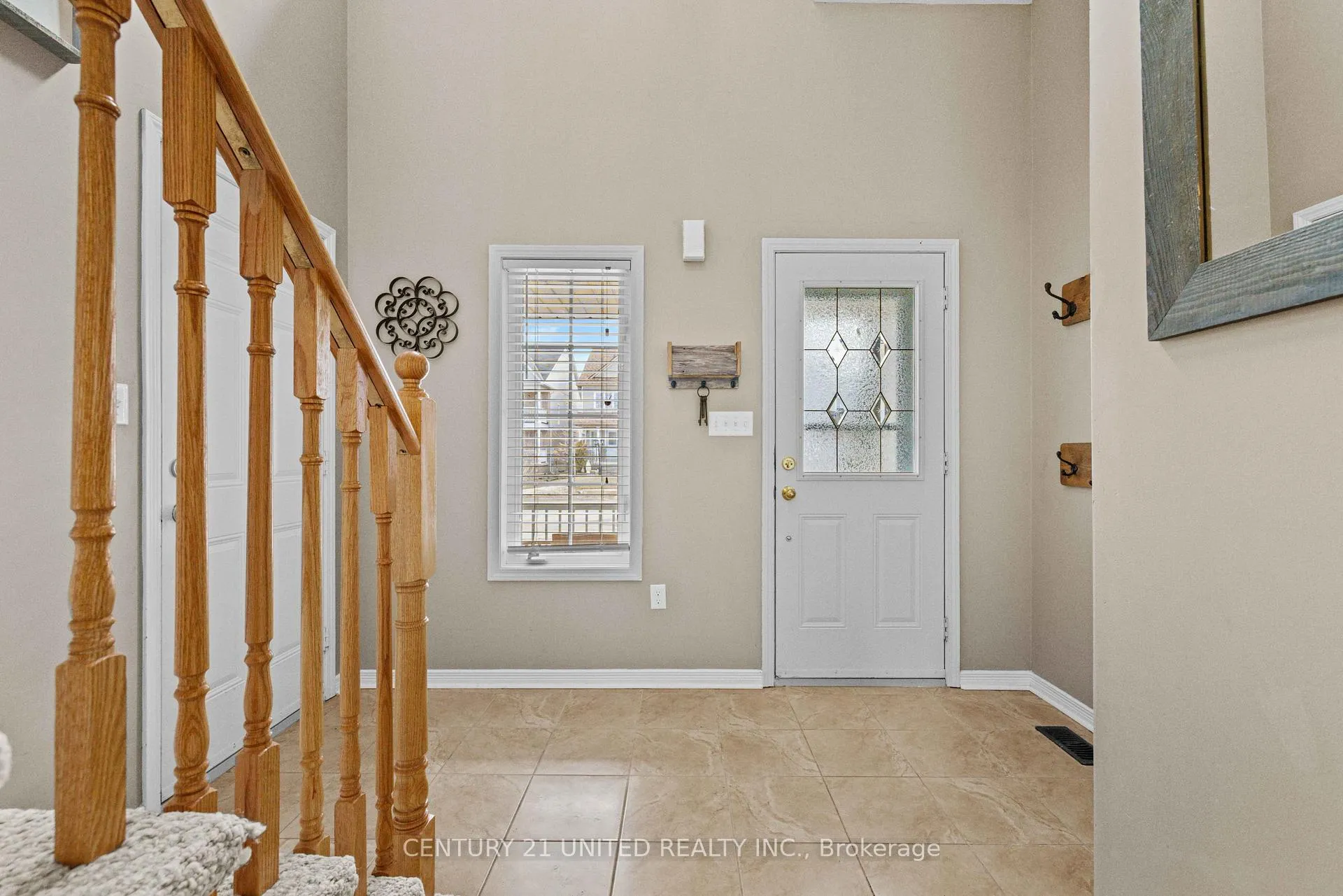 Photo 3 of 617 Tully Crescent, Peterborough, Monaghan Ward 2 — HOMEH