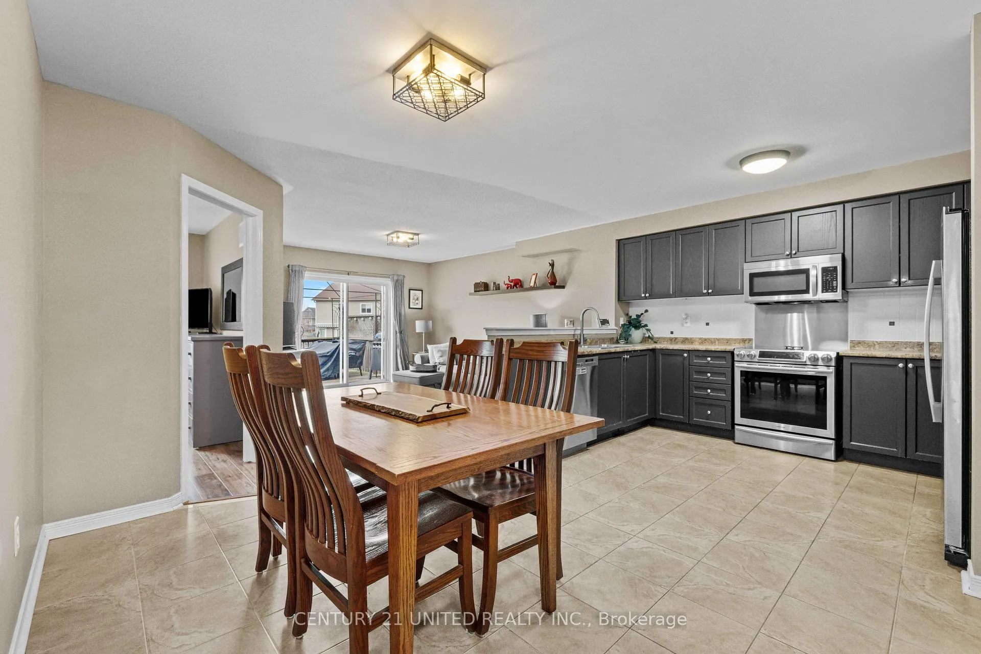 Photo 6 of 617 Tully Crescent, Peterborough, Monaghan Ward 2 — HOMEH