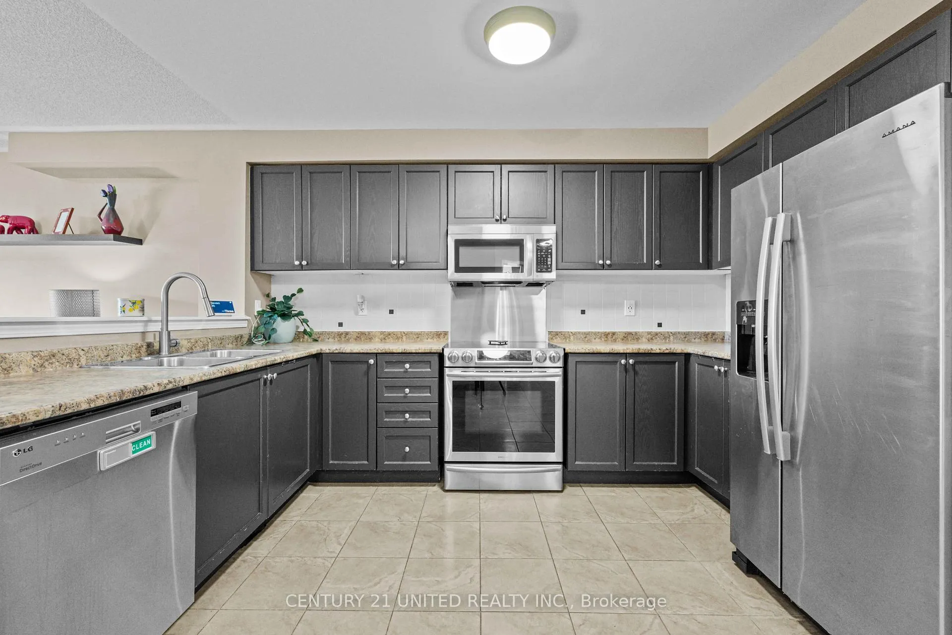 Photo 7 of 617 Tully Crescent, Peterborough, Monaghan Ward 2 — HOMEH