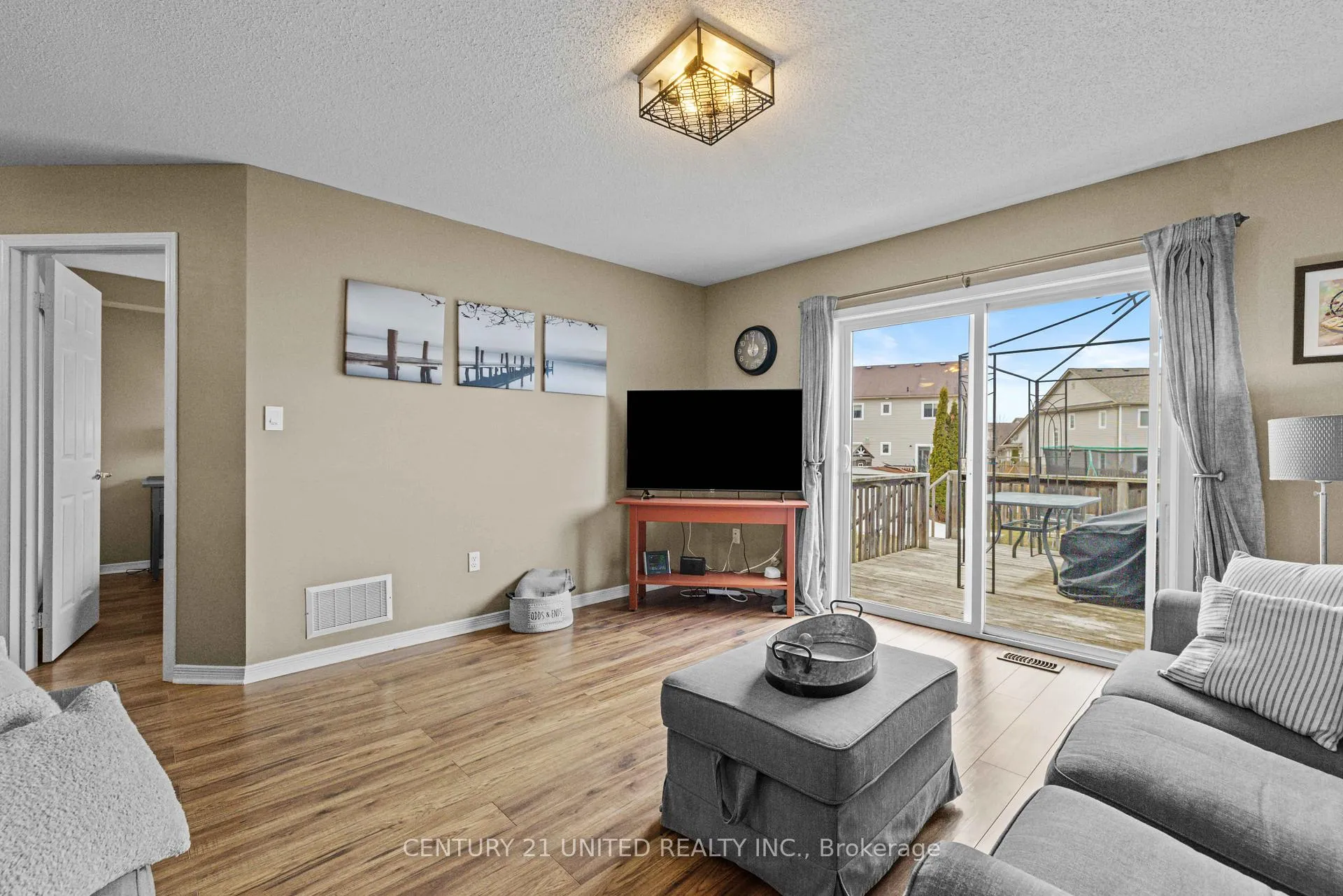Photo 11 of 617 Tully Crescent, Peterborough, Monaghan Ward 2 — HOMEH