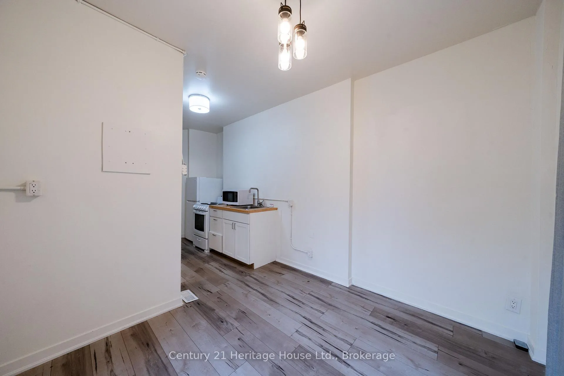 Photo 5 of Unit D, 210 Wilson Street, Hamilton, Landsdale — HOMEH