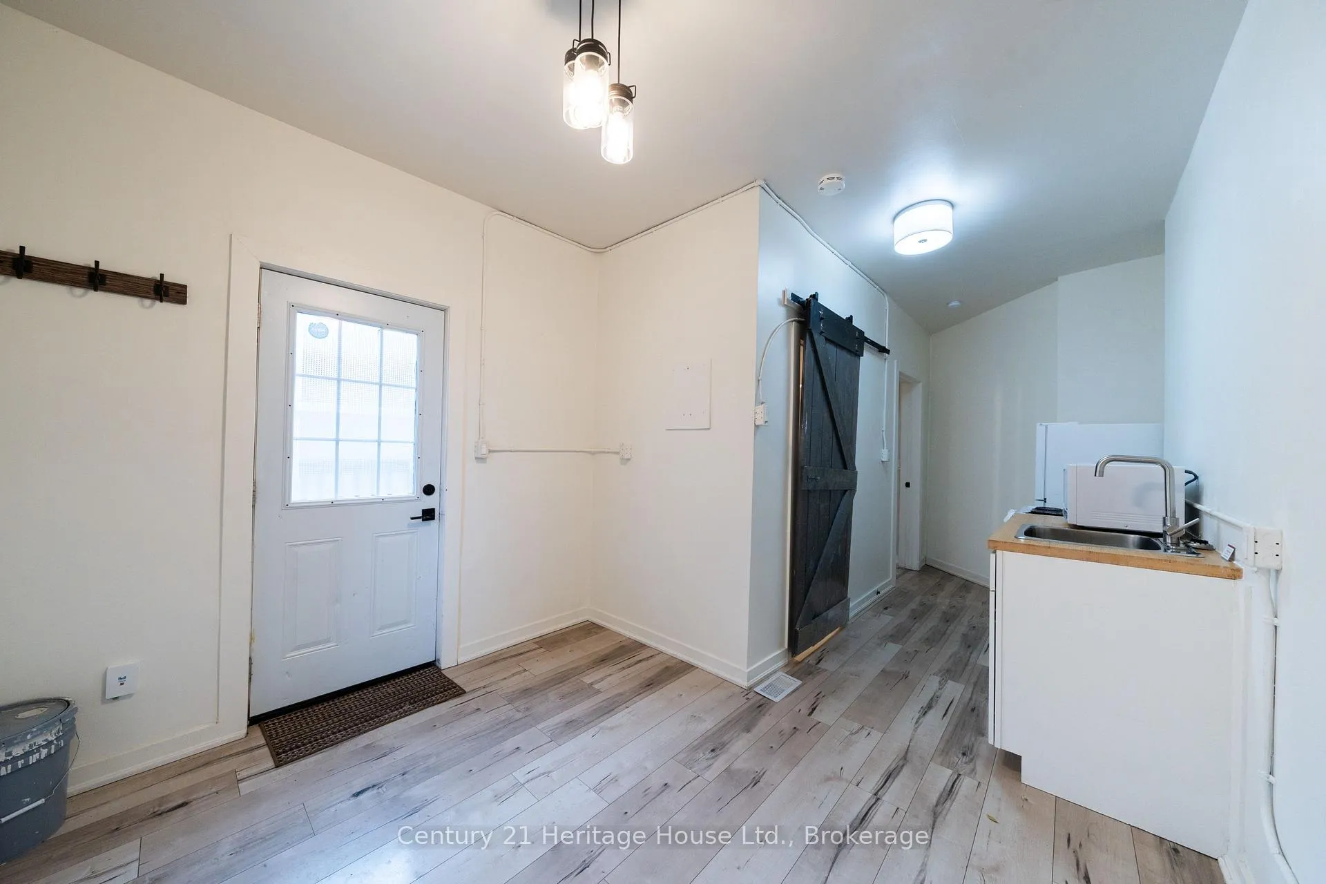 Photo 14 of Unit D, 210 Wilson Street, Hamilton, Landsdale — HOMEH