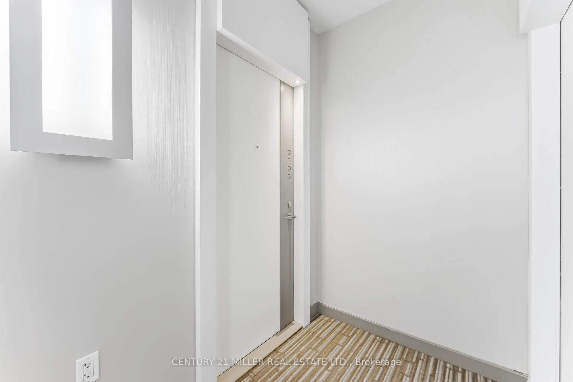 Photo 4 of Unit 3705, 8 The Esplanade, Toronto, Waterfront Communities — HOMEH