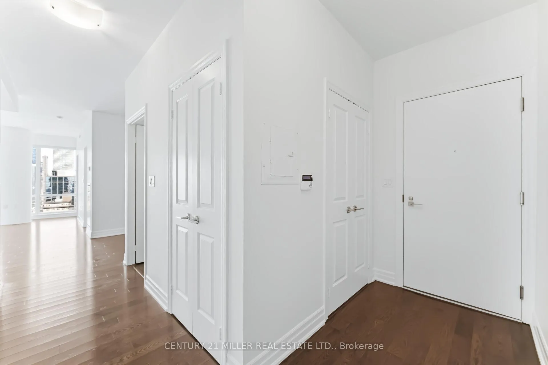 Photo 5 of Unit 3705, 8 The Esplanade, Toronto, Waterfront Communities — HOMEH