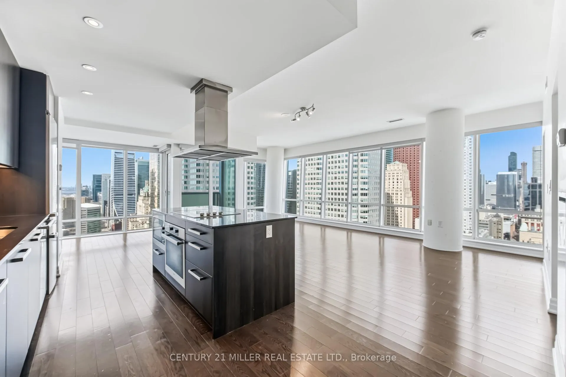 Photo 6 of Unit 3705, 8 The Esplanade, Toronto, Waterfront Communities — HOMEH