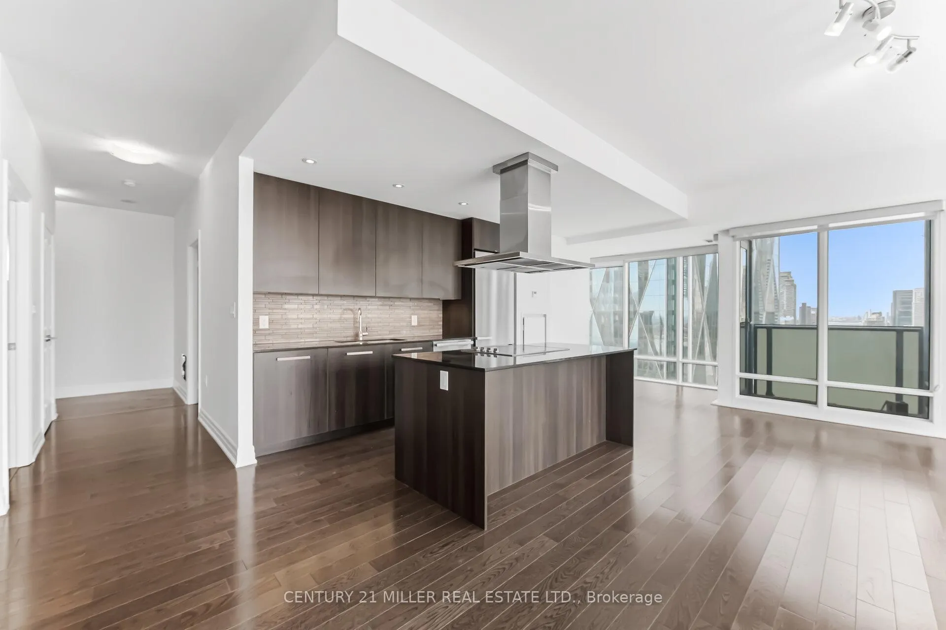 Photo 7 of Unit 3705, 8 The Esplanade, Toronto, Waterfront Communities — HOMEH