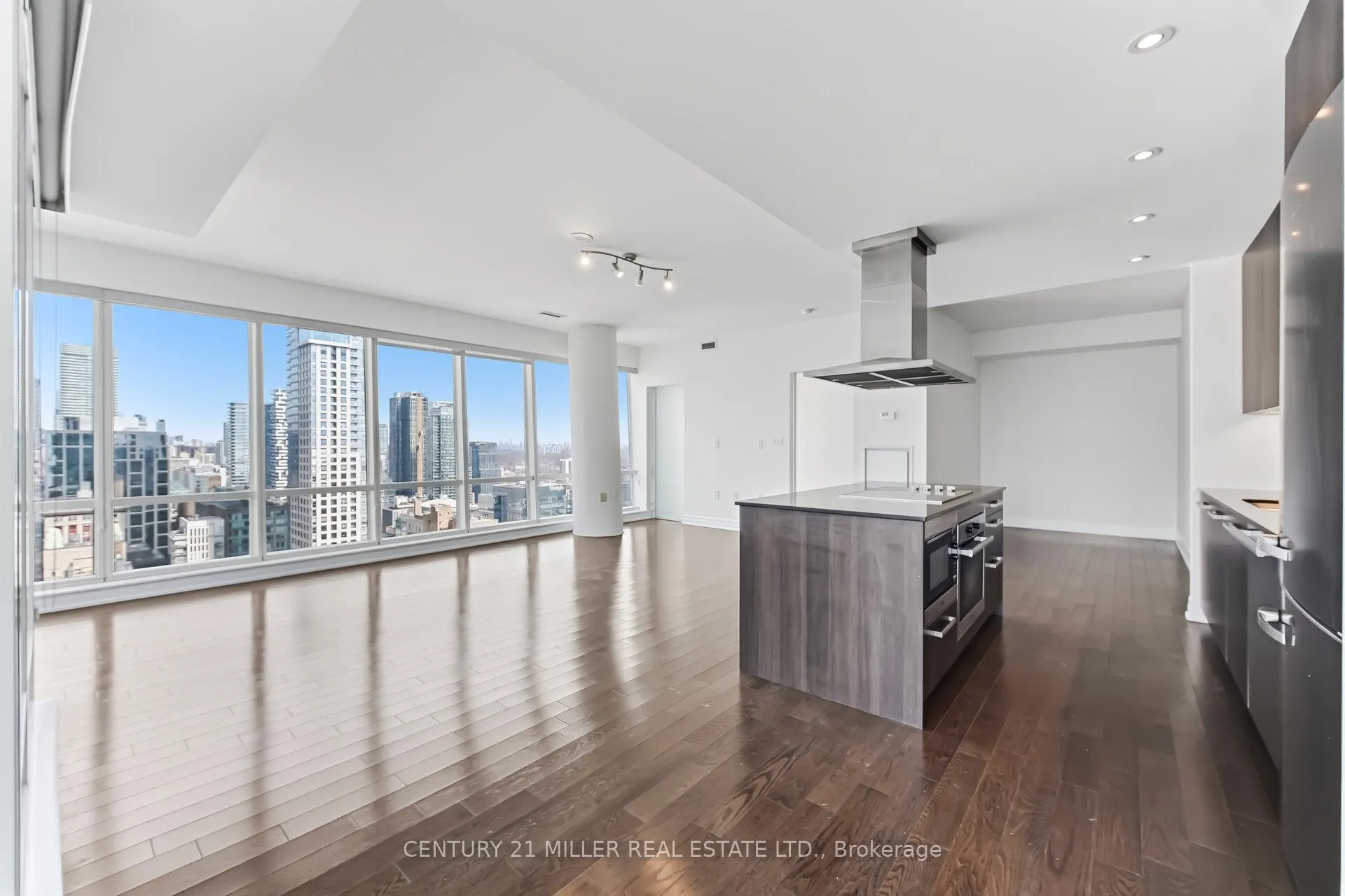 Photo 10 of Unit 3705, 8 The Esplanade, Toronto, Waterfront Communities — HOMEH