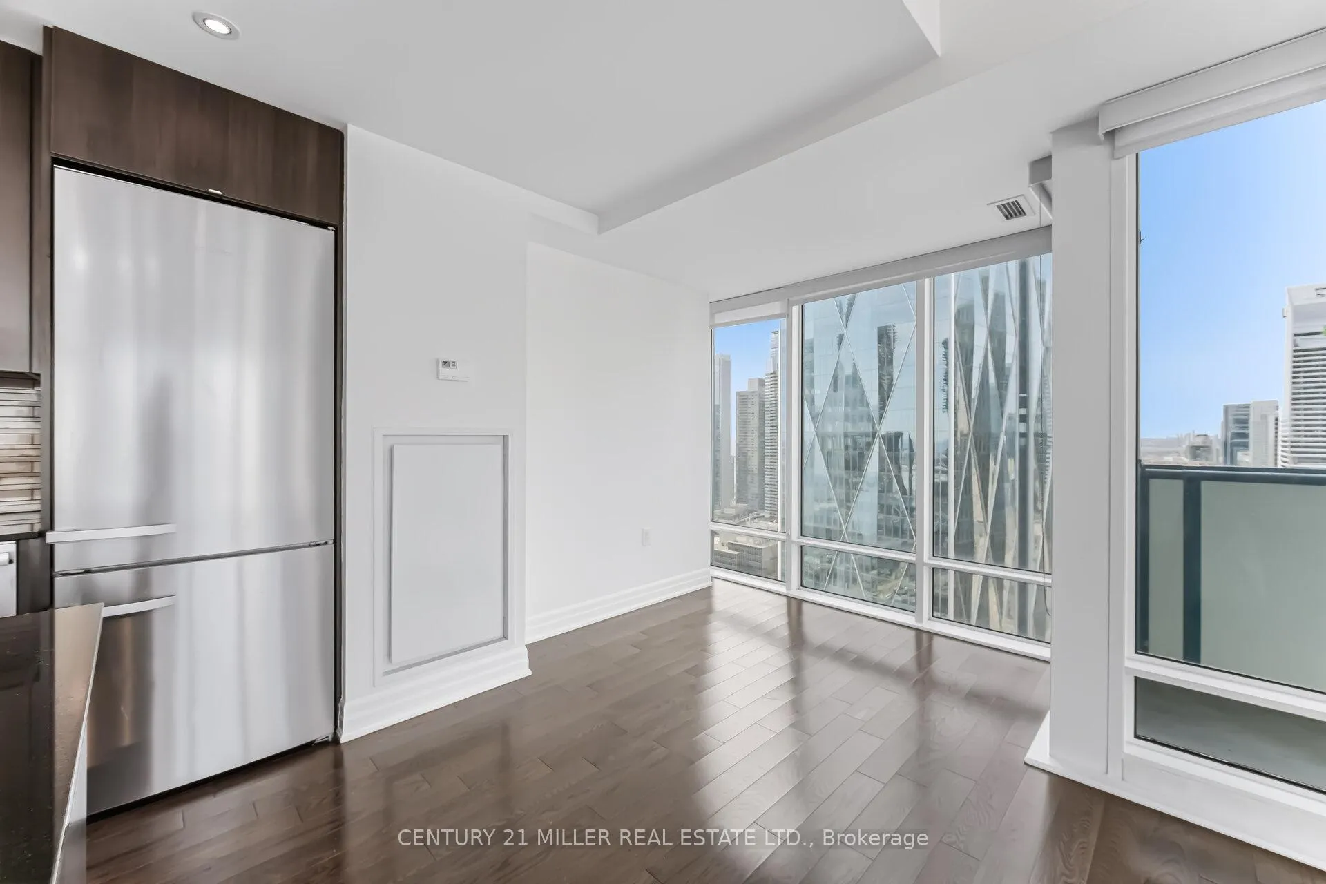 Photo 11 of Unit 3705, 8 The Esplanade, Toronto, Waterfront Communities — HOMEH