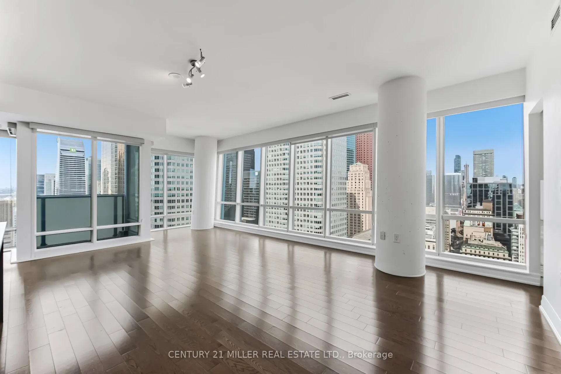 Photo 14 of Unit 3705, 8 The Esplanade, Toronto, Waterfront Communities — HOMEH