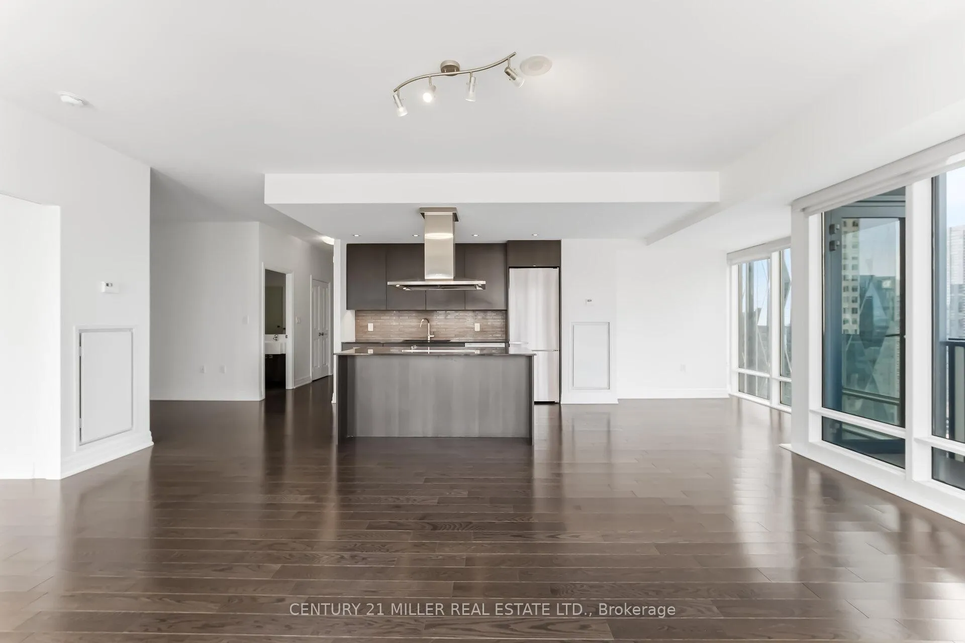 Photo 16 of Unit 3705, 8 The Esplanade, Toronto, Waterfront Communities — HOMEH