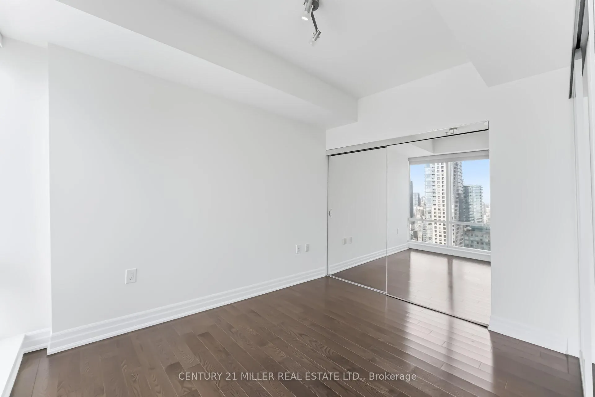 Photo 25 of Unit 3705, 8 The Esplanade, Toronto, Waterfront Communities — HOMEH