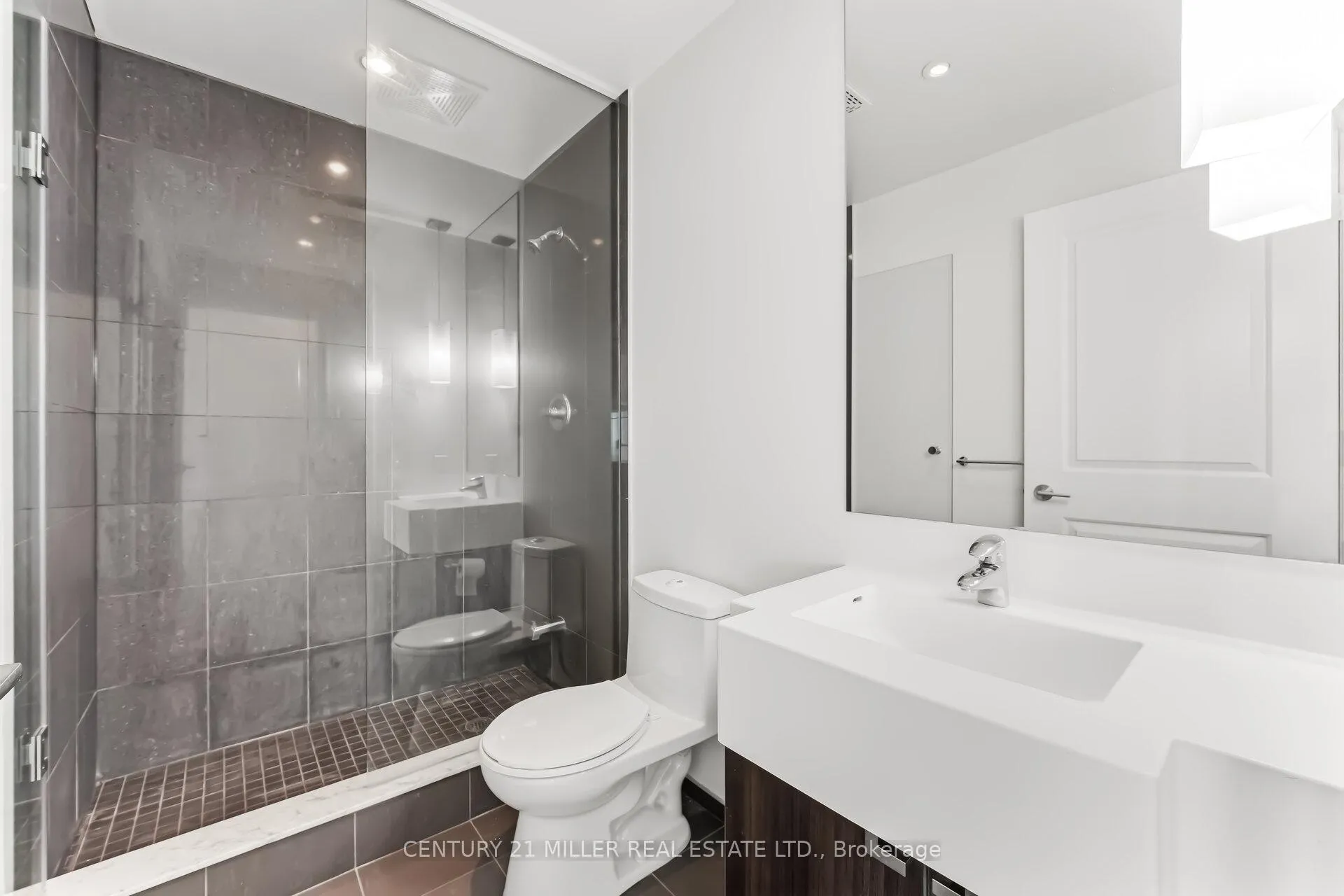 Photo 26 of Unit 3705, 8 The Esplanade, Toronto, Waterfront Communities — HOMEH