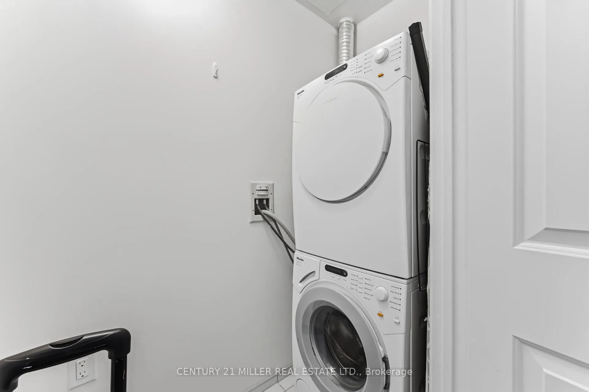 Photo 27 of Unit 3705, 8 The Esplanade, Toronto, Waterfront Communities — HOMEH