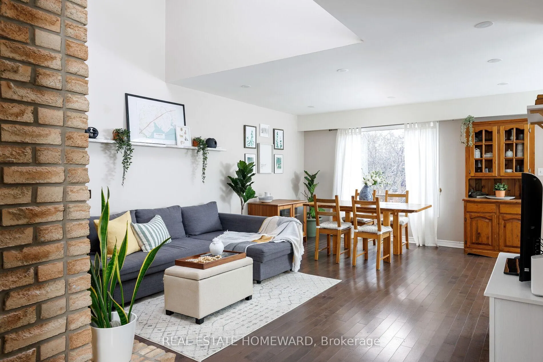 Photo 6 of 1821 Listowell Crescent, Pickering, Liverpool — HOMEH