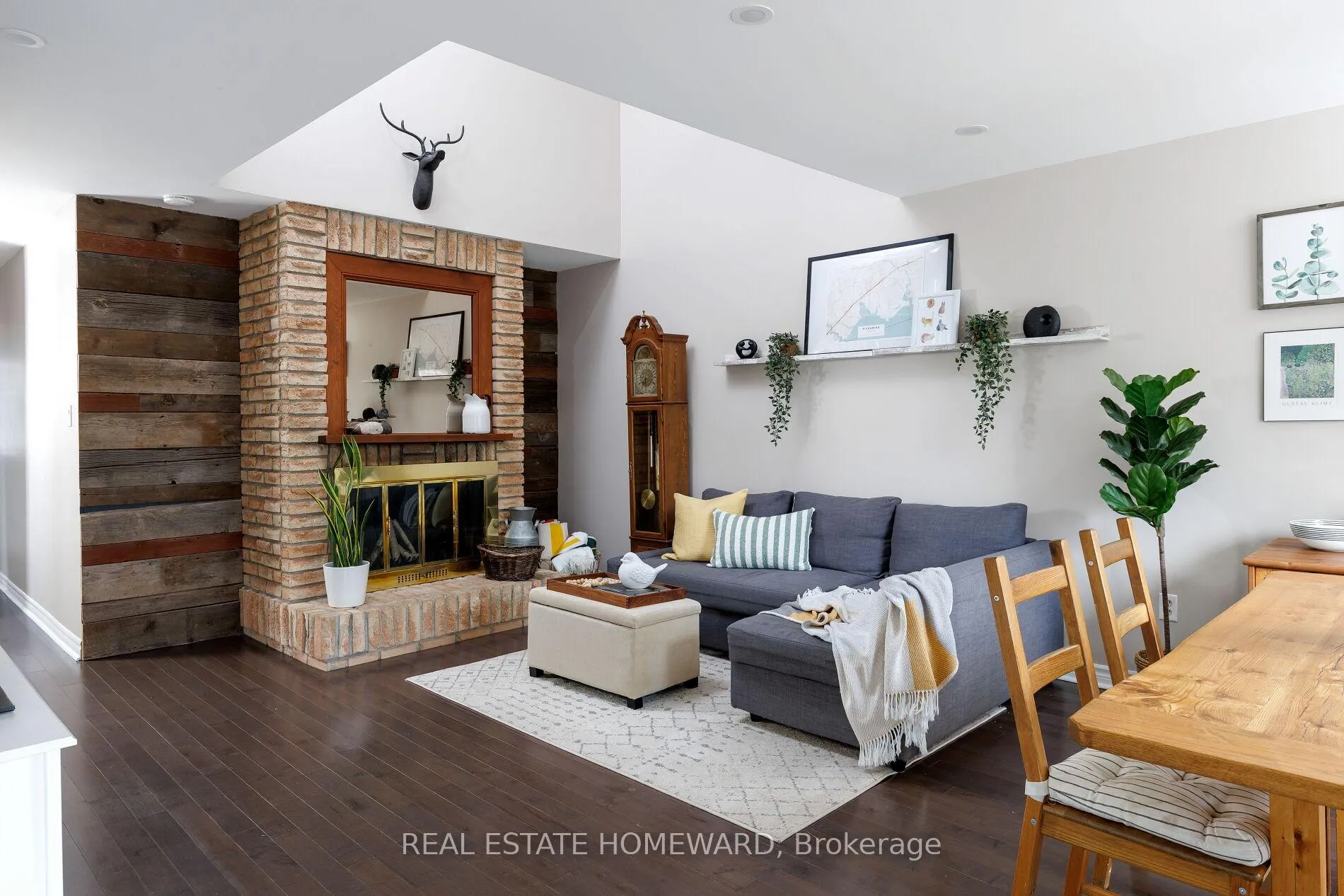 Photo 9 of 1821 Listowell Crescent, Pickering, Liverpool — HOMEH