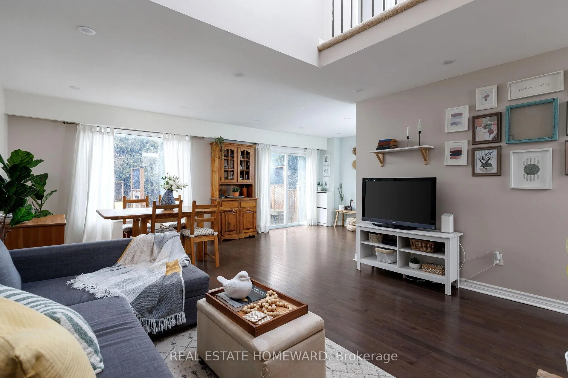 Photo 11 of 1821 Listowell Crescent, Pickering, Liverpool — HOMEH