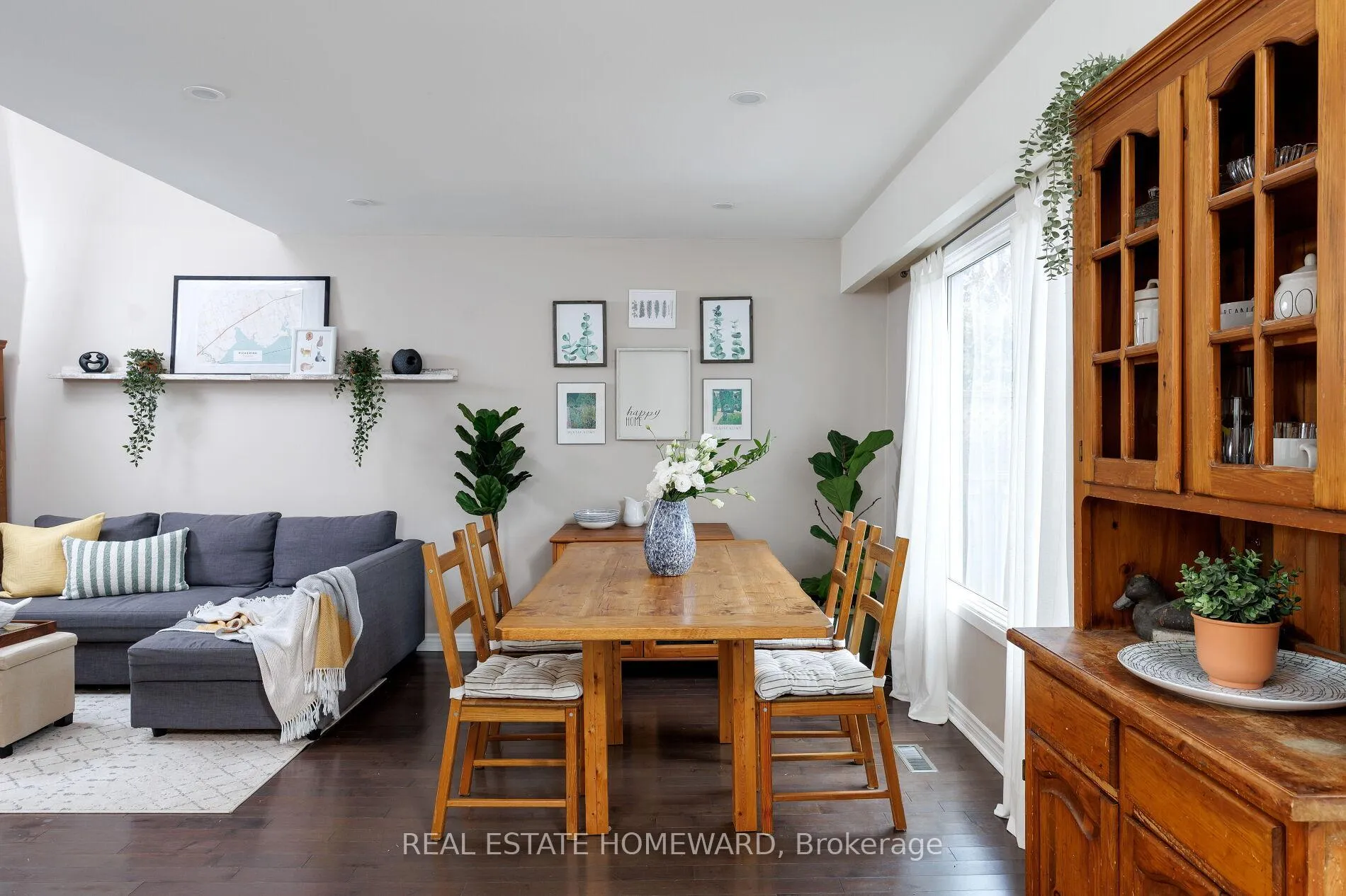 Photo 12 of 1821 Listowell Crescent, Pickering, Liverpool — HOMEH
