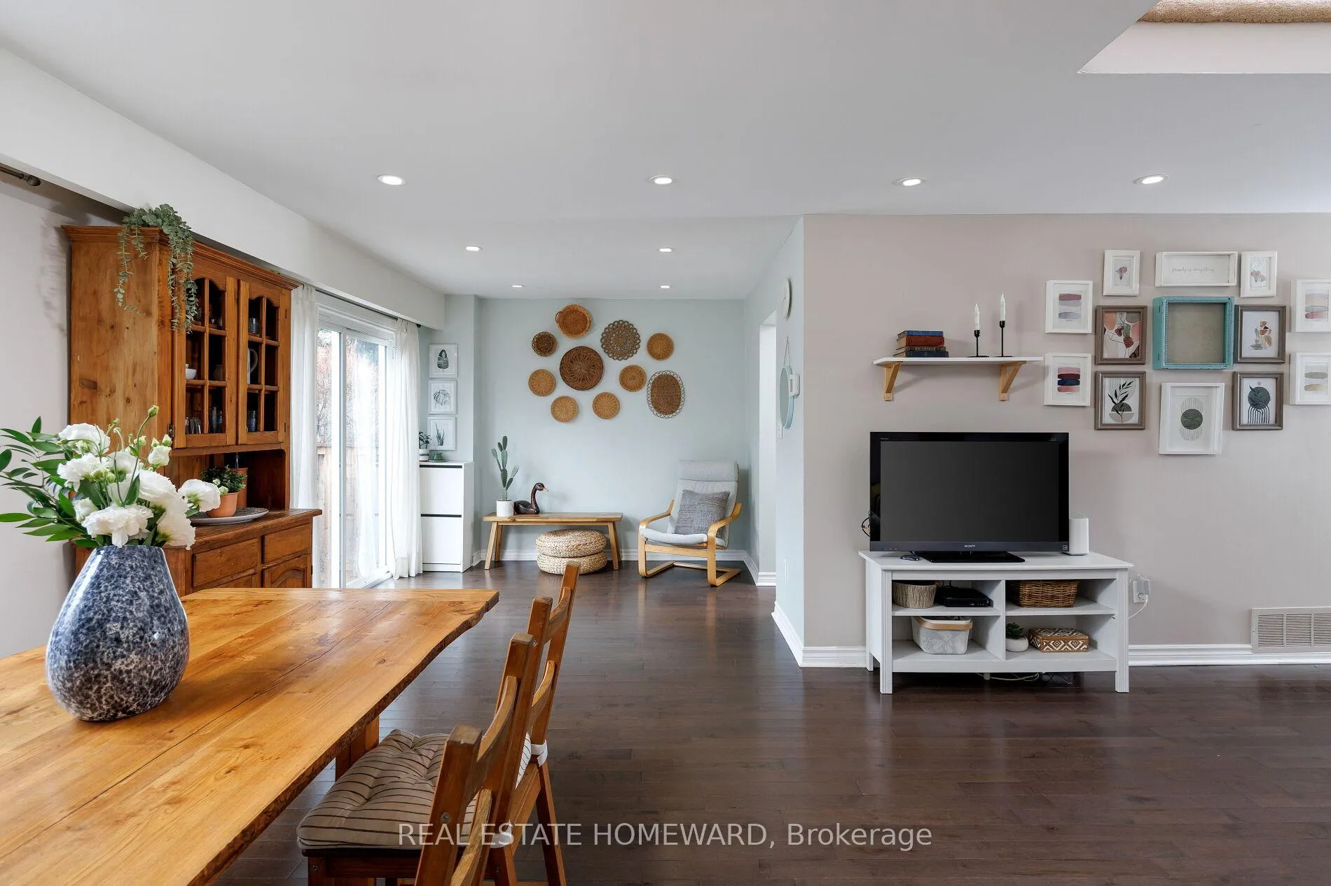 Photo 14 of 1821 Listowell Crescent, Pickering, Liverpool — HOMEH