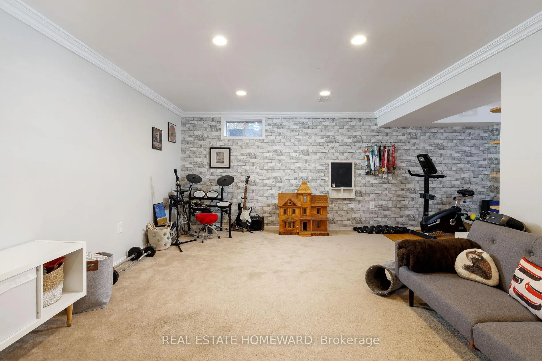 Photo 34 of 1821 Listowell Crescent, Pickering, Liverpool — HOMEH