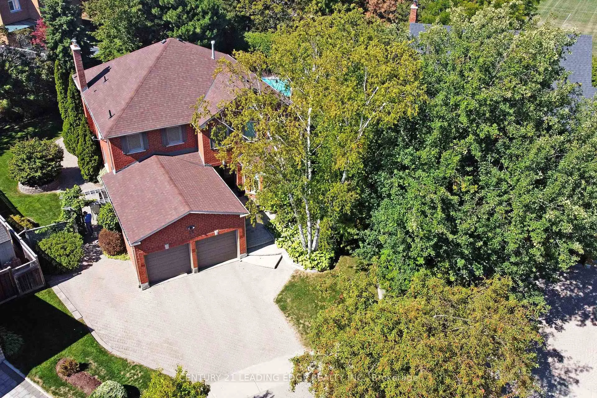 Photo 2 of 22 Amberwood Court, Markham, Unionville — HOMEH