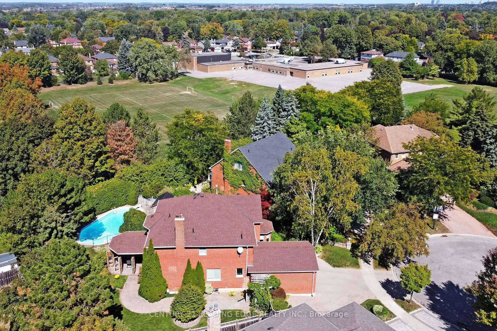 Photo 3 of 22 Amberwood Court, Markham, Unionville — HOMEH