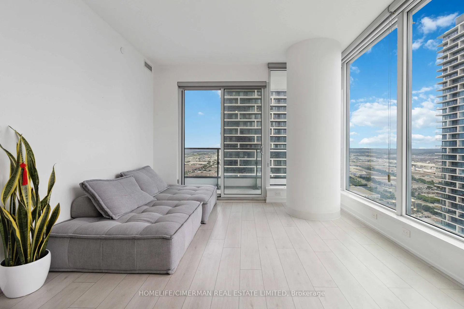 Photo 7 of Unit 4502, 5 Buttermill Avenue, Vaughan, Vaughan Corporate Centre — HOMEH
